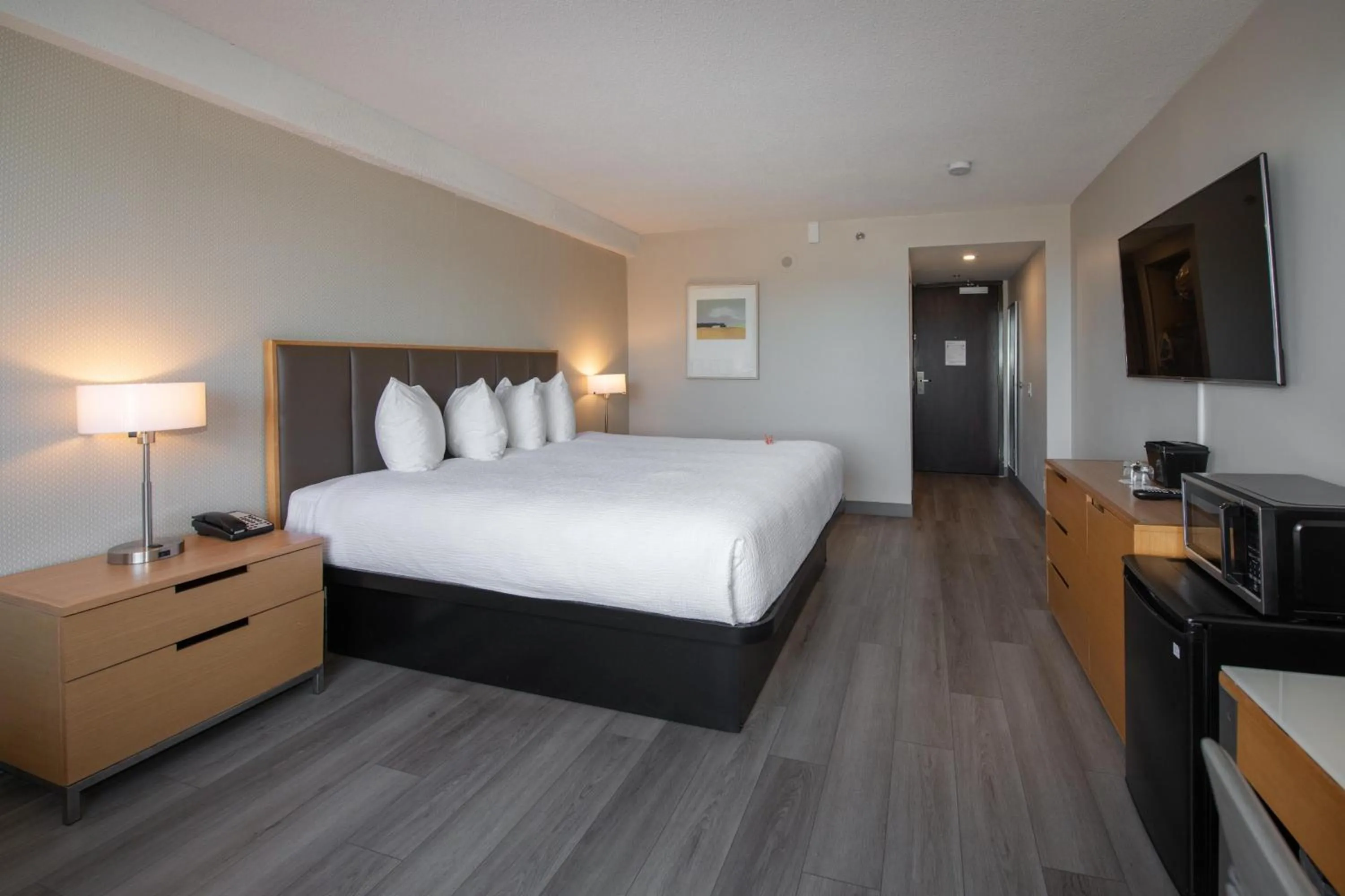 Bedroom, Bed in Coast Chilliwack Hotel by APA