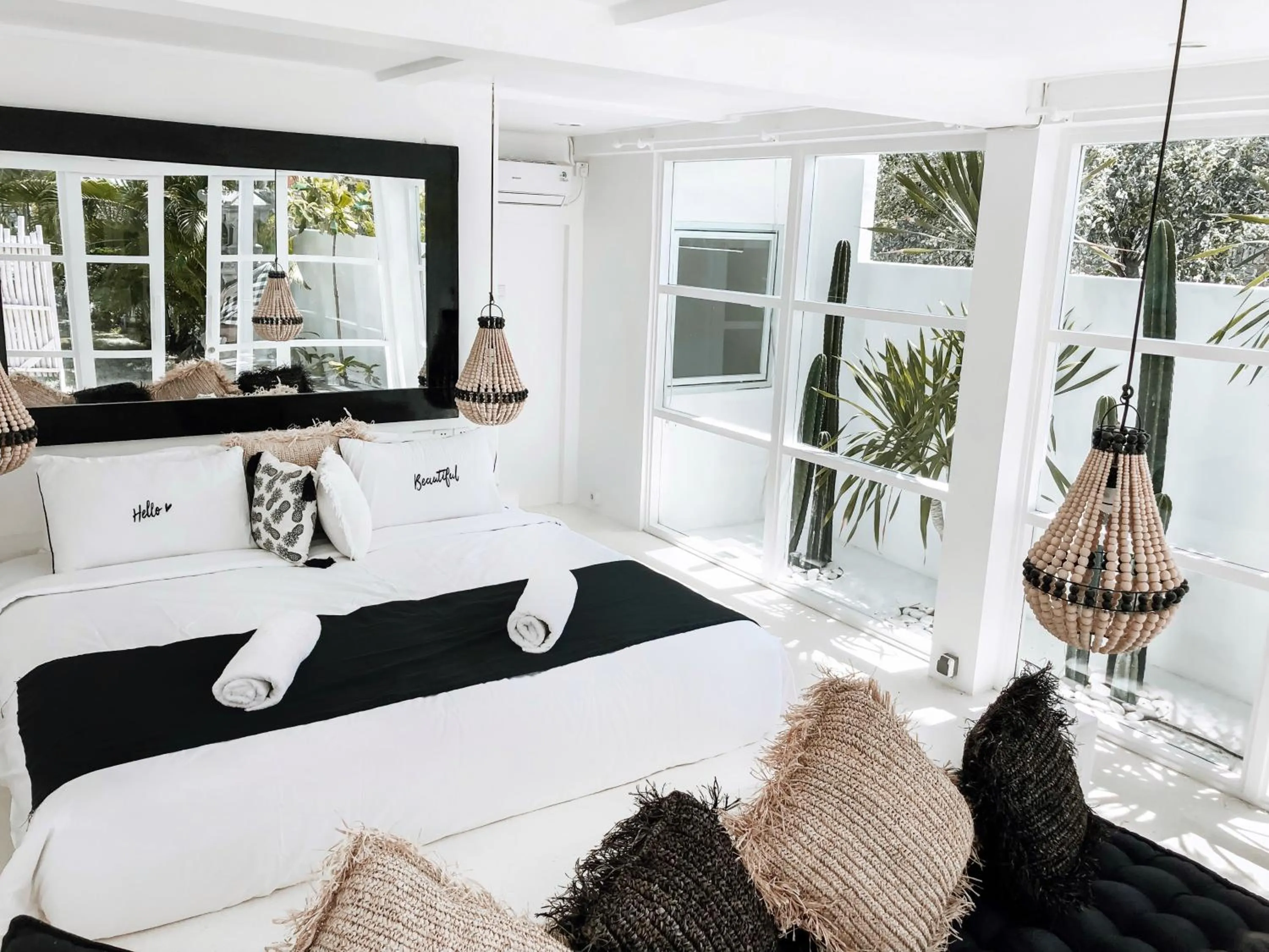 Photo of the whole room, Bed in White Palm Hotel Uluwatu Bali