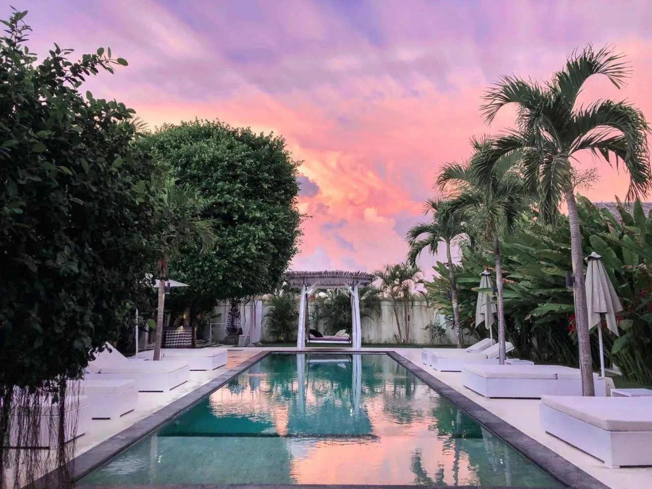 Swimming pool in White Palm Hotel Uluwatu Bali