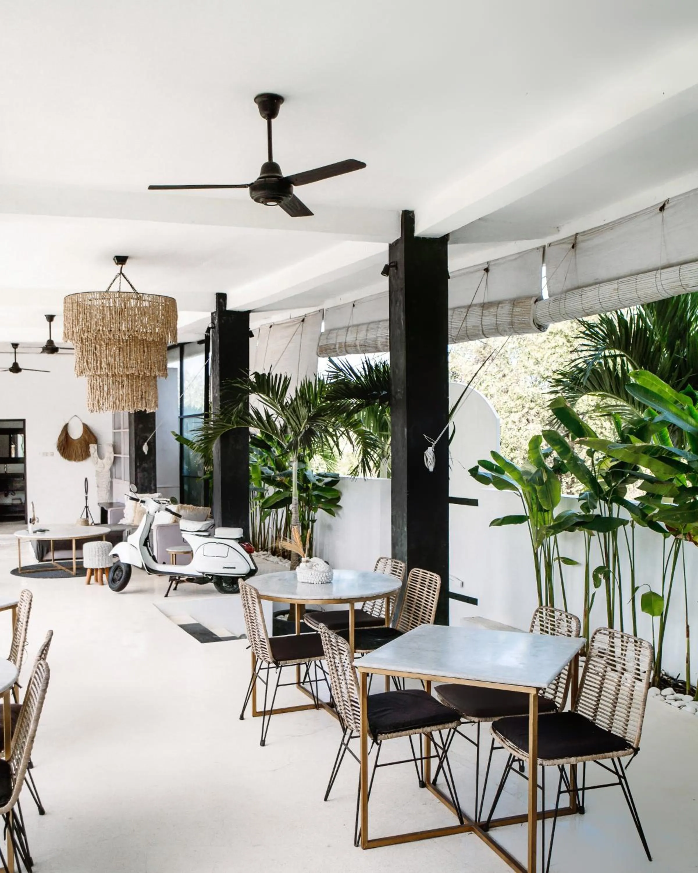 Restaurant/places to eat in White Palm Hotel Uluwatu Bali