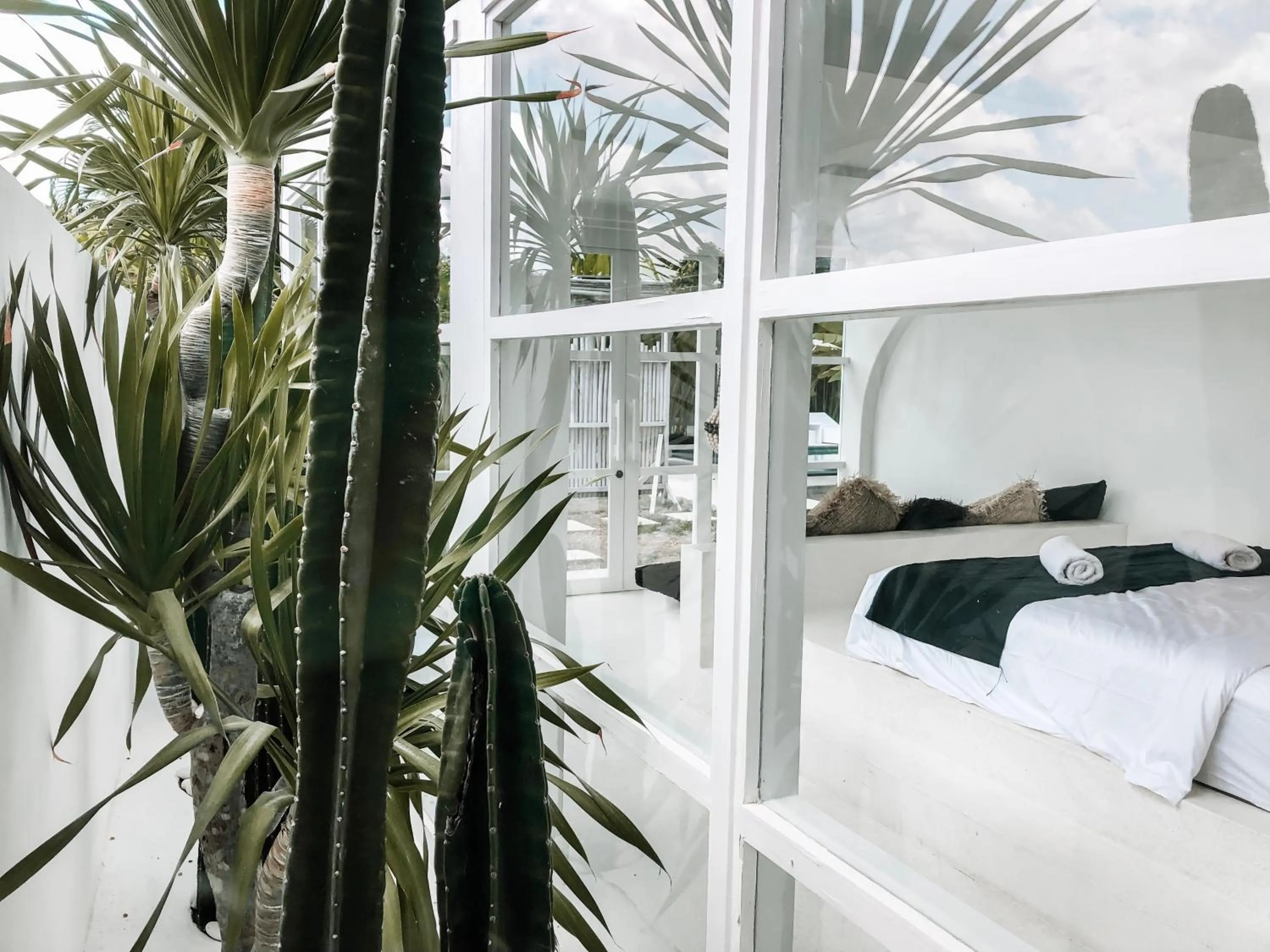 Bedroom, Bed in White Palm Hotel Uluwatu Bali