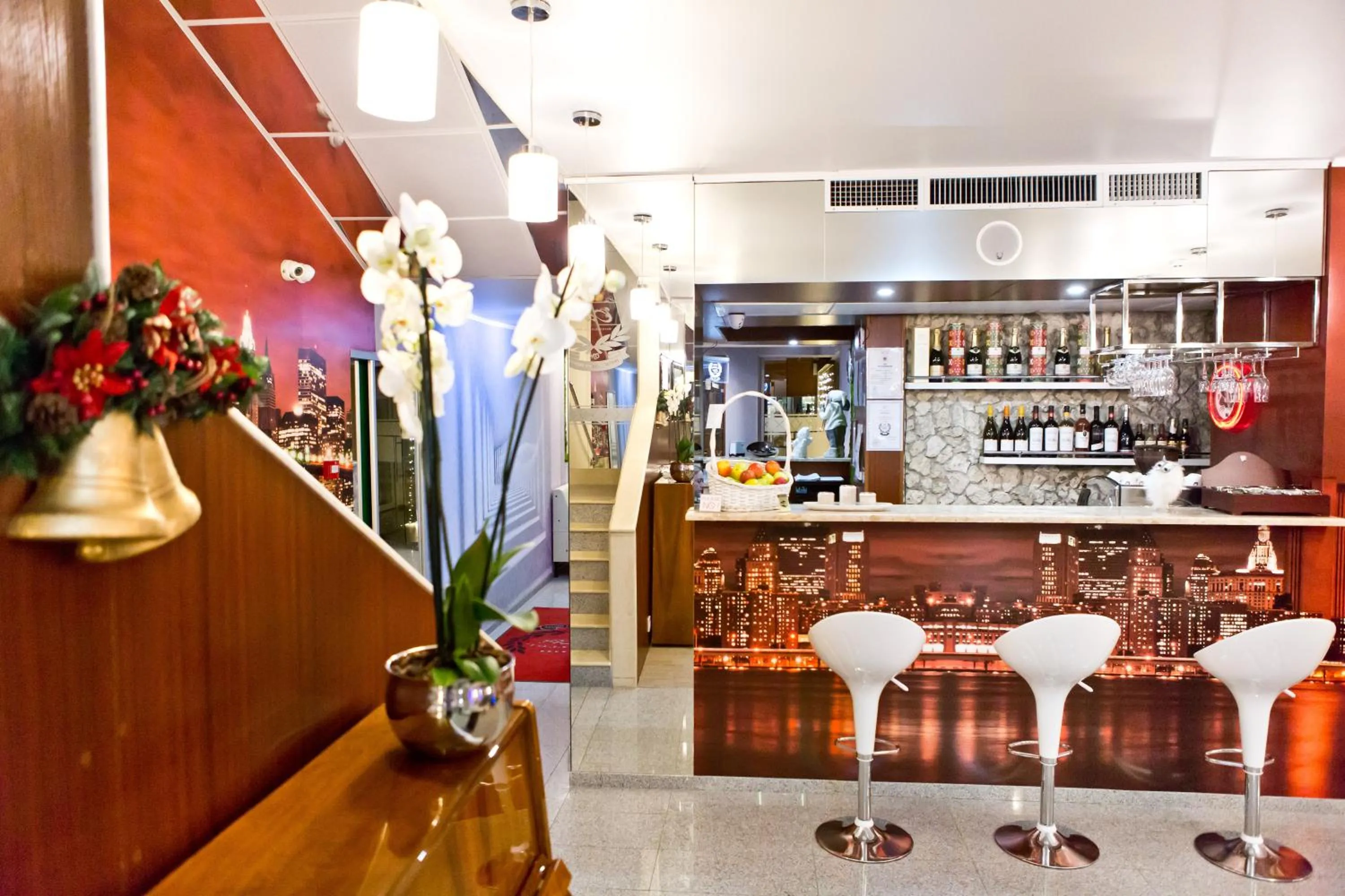 Communal lounge/ TV room in Hotel Olsi