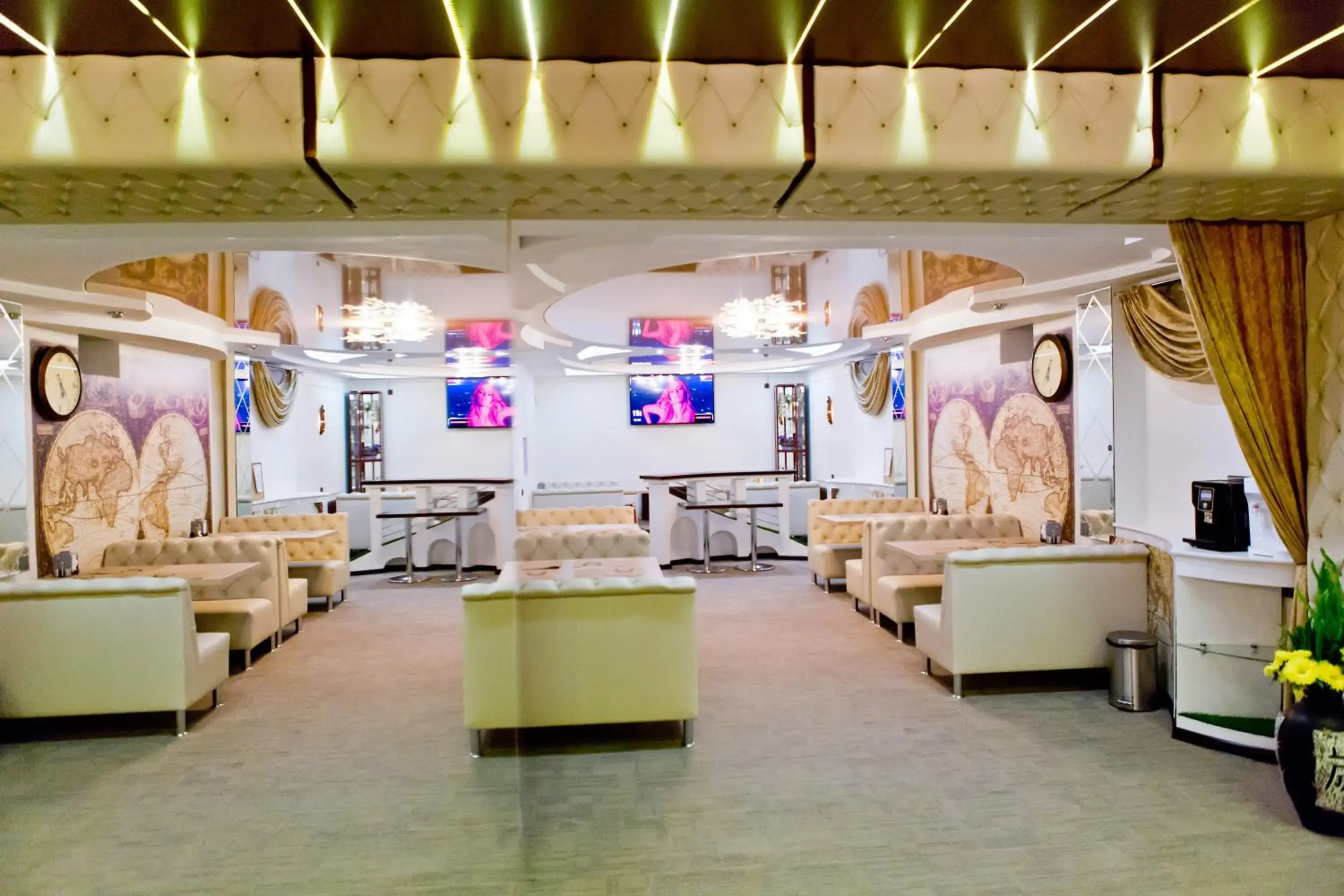 Restaurant/places to eat in Hotel Olsi Restaurant/places to eat in Hotel Olsi