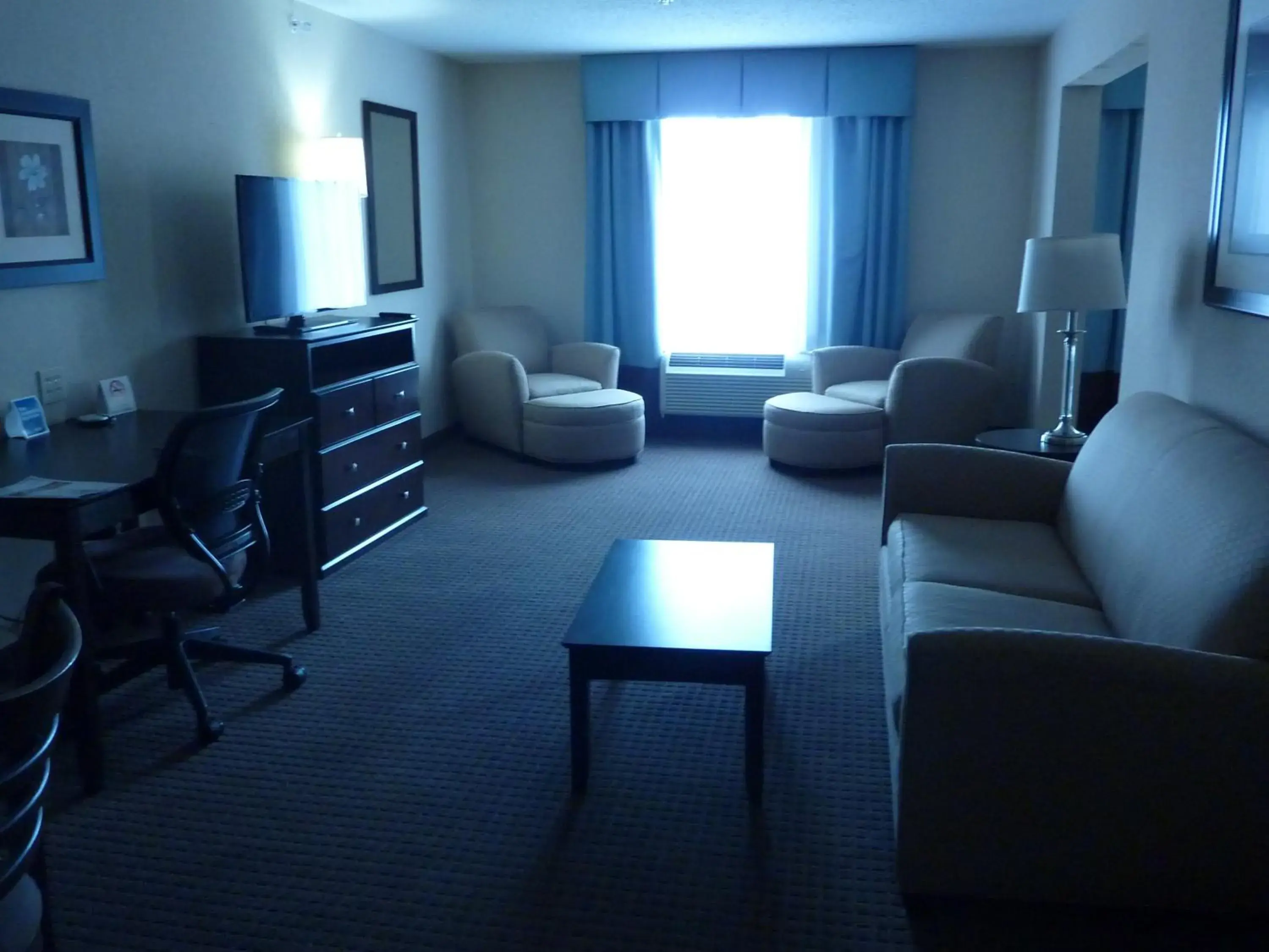 Living room in Wingate by Wyndham Erlanger - Florence - Cincinnati South Living room in Wingate by Wyndham Erlanger - Florence - Cincinnati South