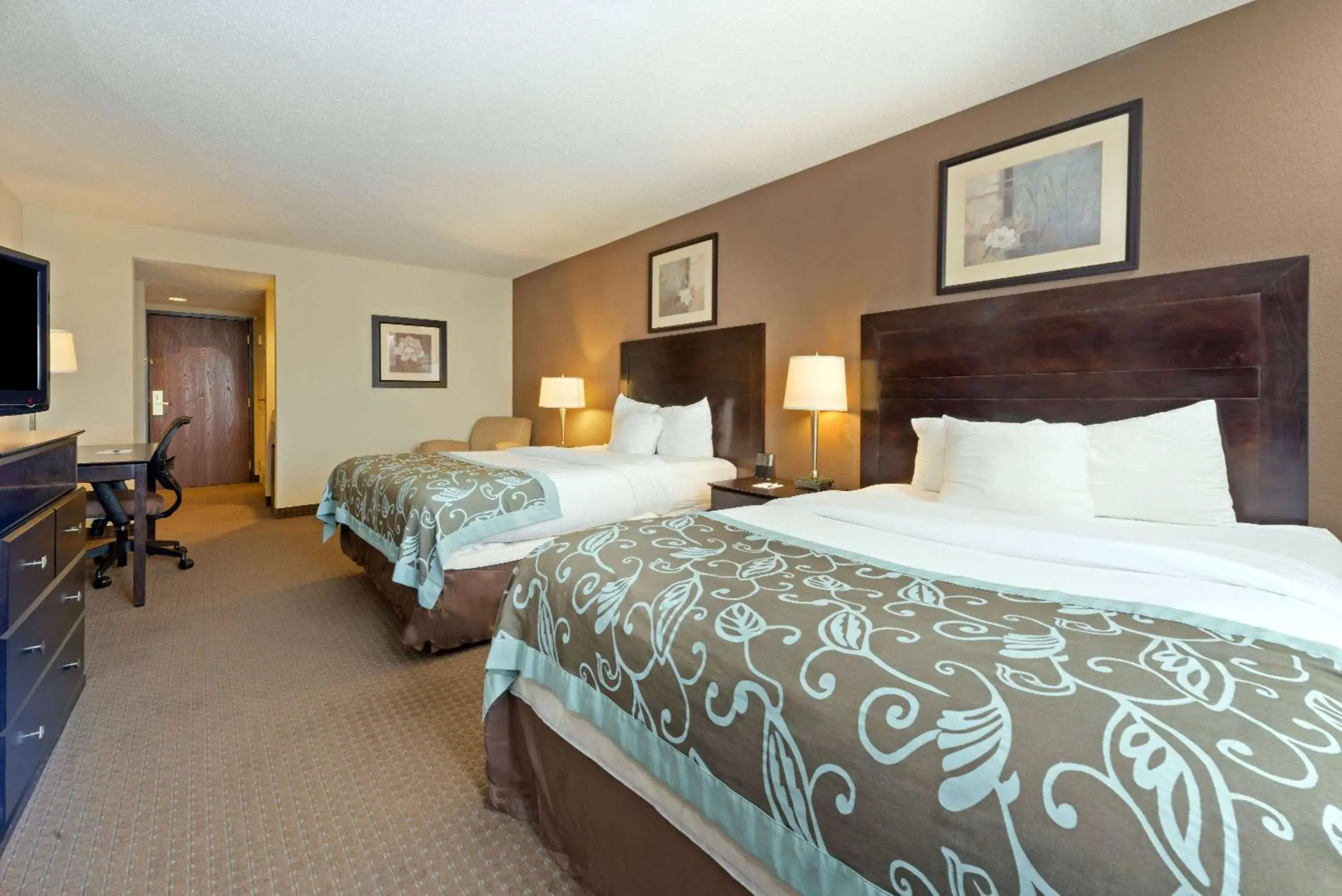 Photo of the whole room, Bed in Wingate by Wyndham Erlanger - Florence - Cincinnati South Photo of the whole room, Bed in Wingate by Wyndham Erlanger - Florence - Cincinnati South