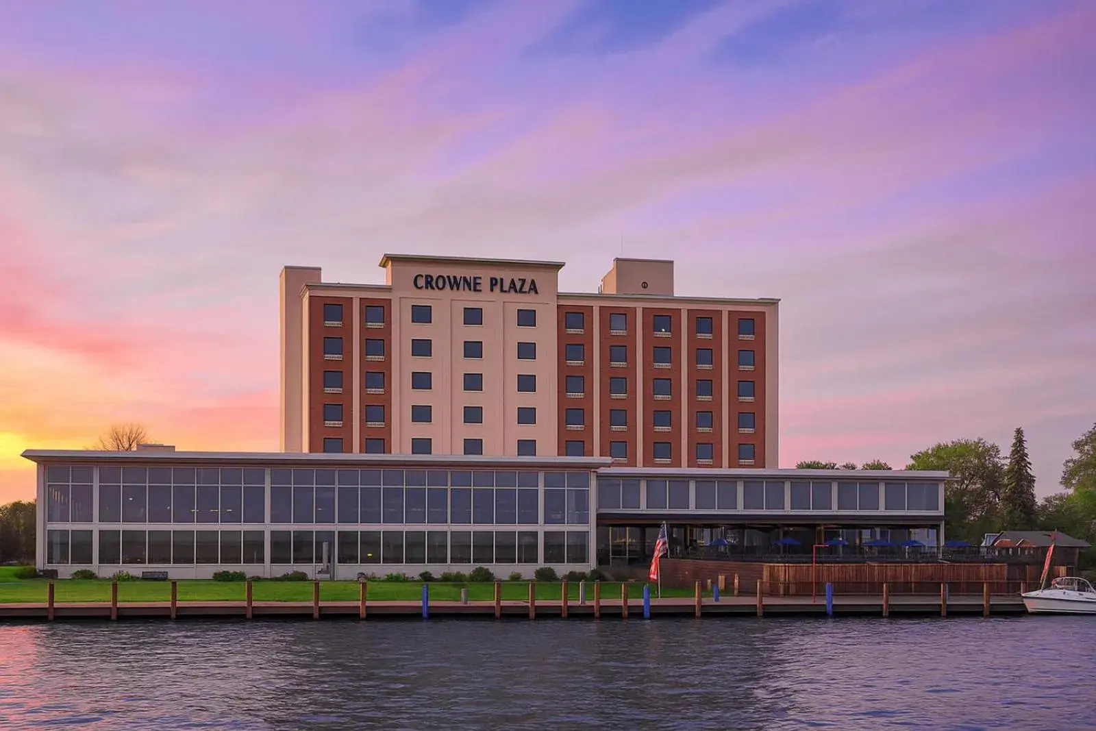 Property building in Crowne Plaza Niagara Falls NY - Riverside by IHG Property building in Crowne Plaza Niagara Falls NY - Riverside by IHG