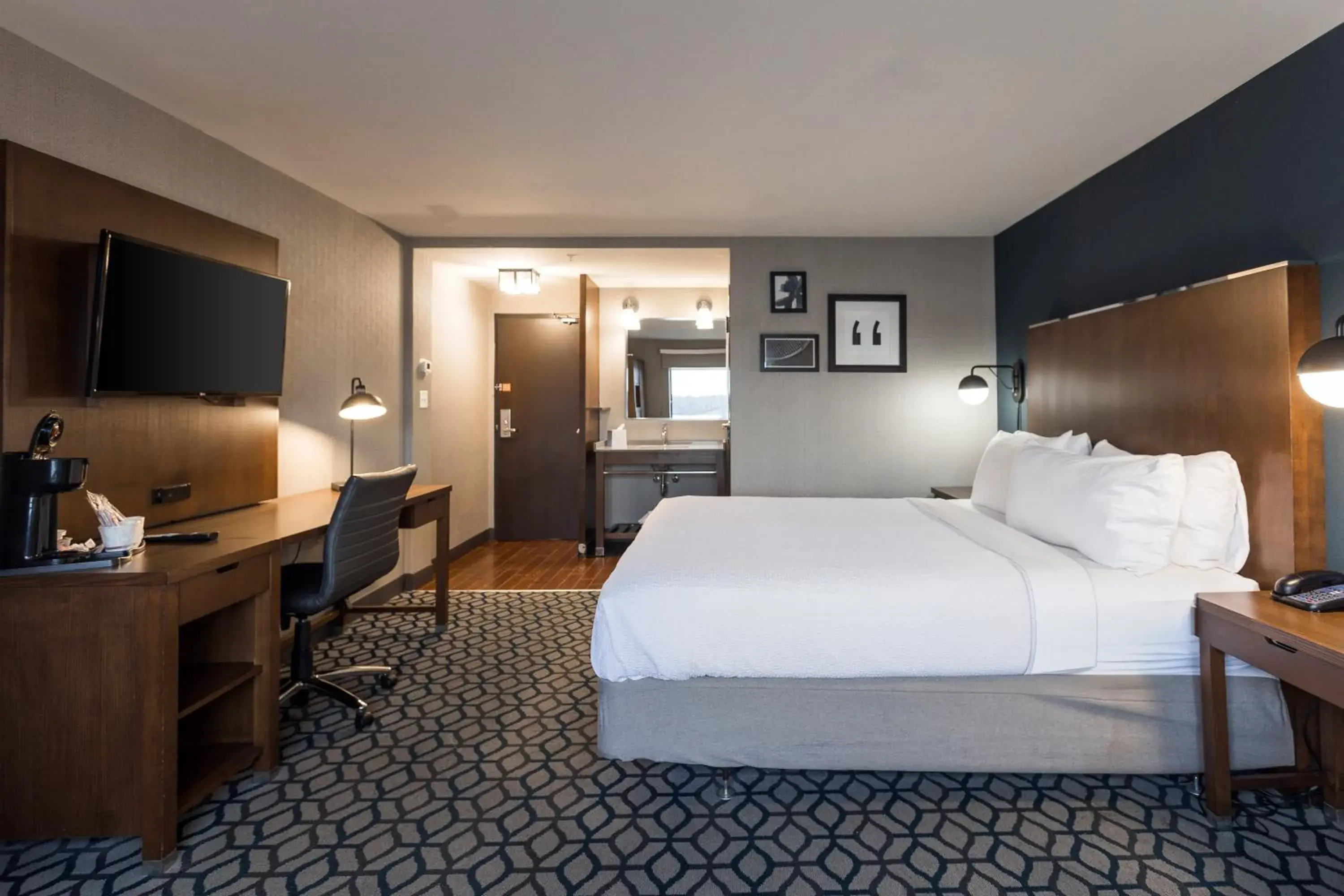 Bed in Crowne Plaza Niagara Falls NY - Riverside by IHG Bed in Crowne Plaza Niagara Falls NY - Riverside by IHG