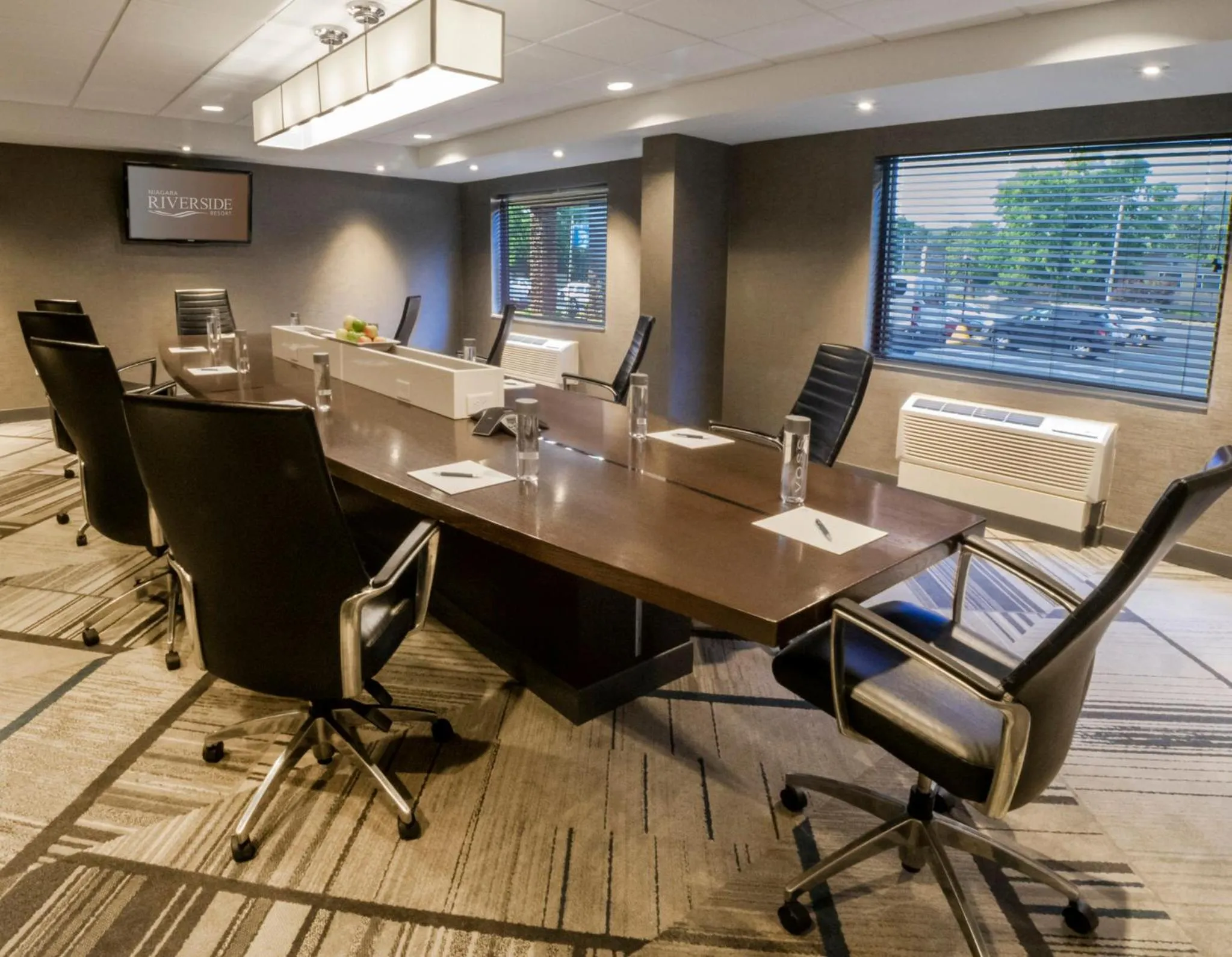 Meeting/conference room in Niagara Riverside Resort; BW Premier Collection