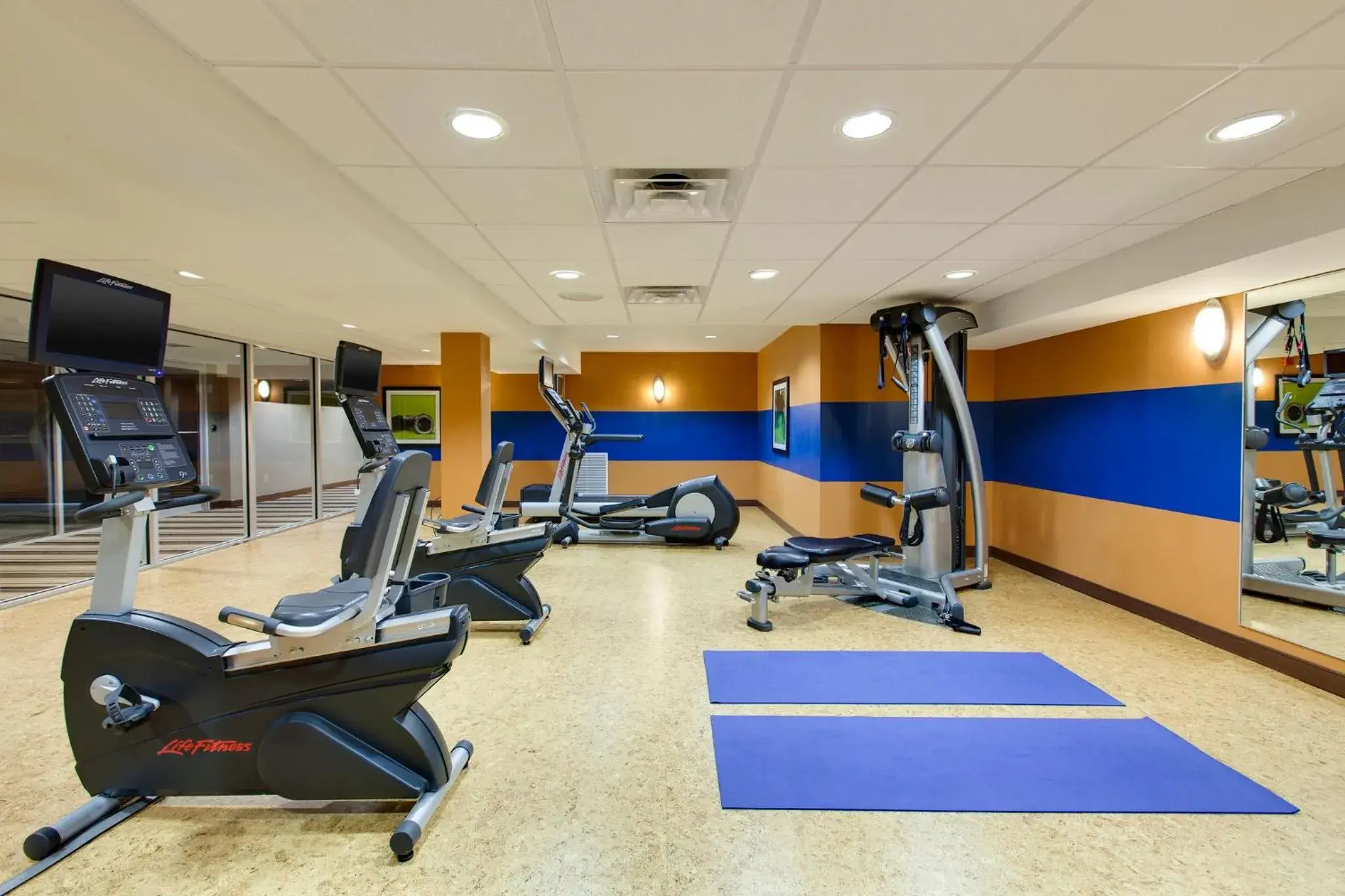 Fitness centre/facilities in Niagara Riverside Resort; BW Premier Collection Fitness centre/facilities in Niagara Riverside Resort; BW Premier Collection