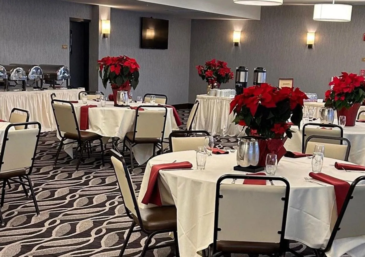 Meeting/conference room in Niagara Riverside Resort; BW Premier Collection