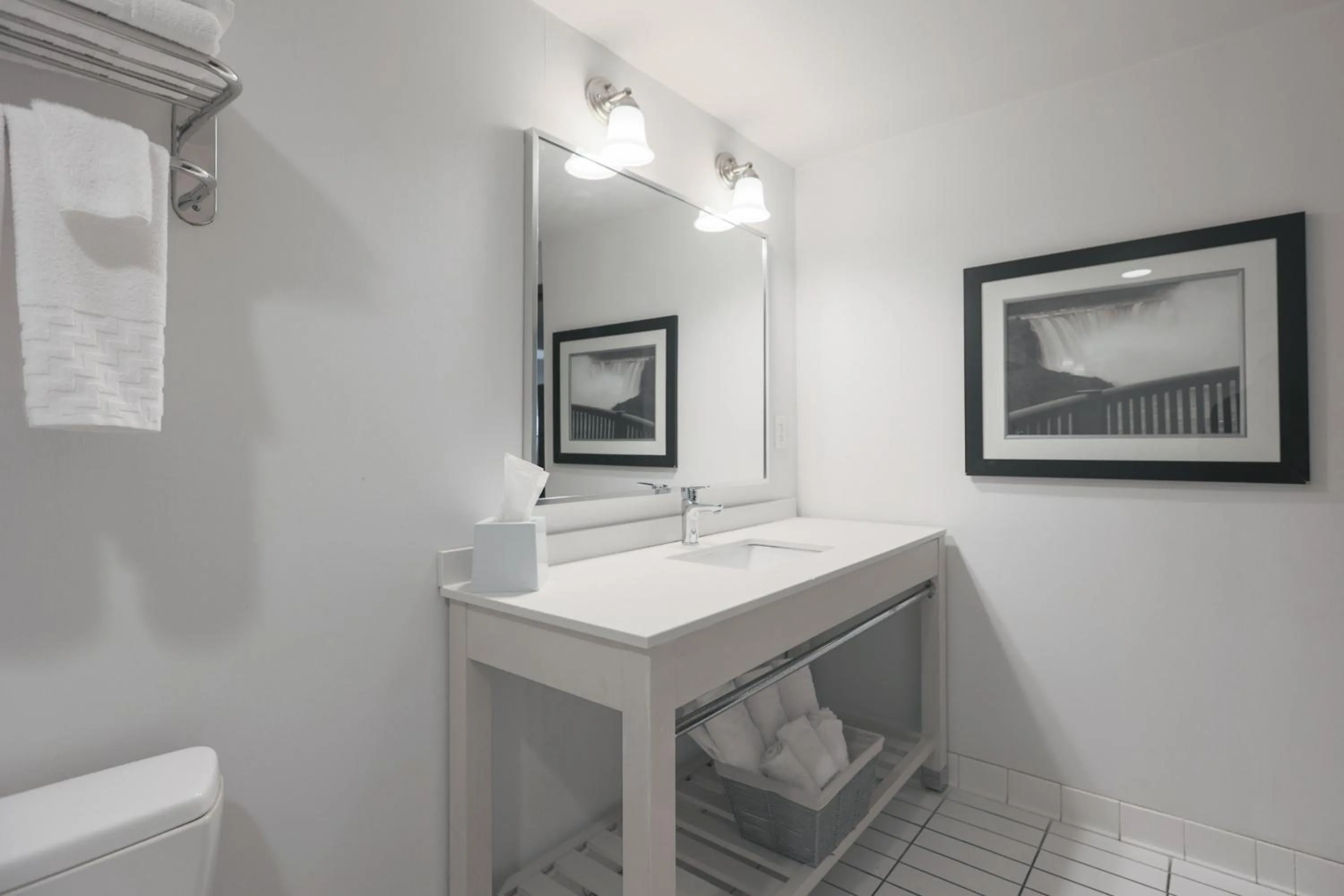 Bathroom in Niagara Riverside Resort; BW Premier Collection