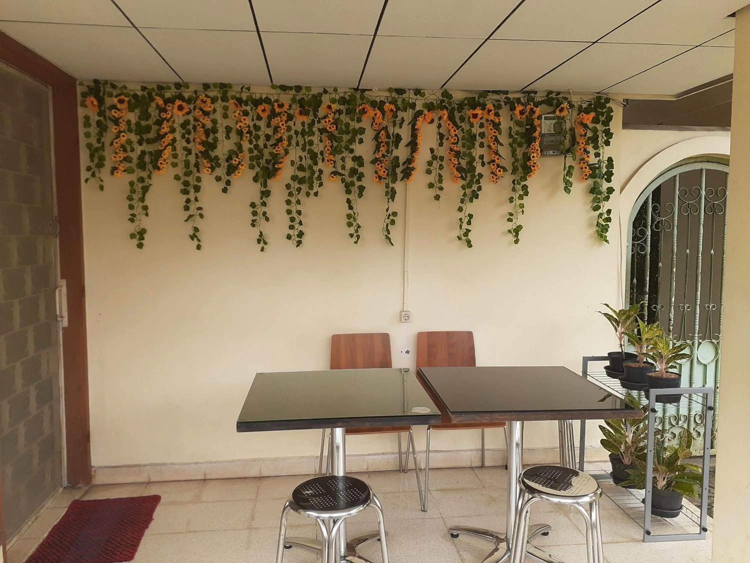 Dining area in GIO Guesthouse Bogor