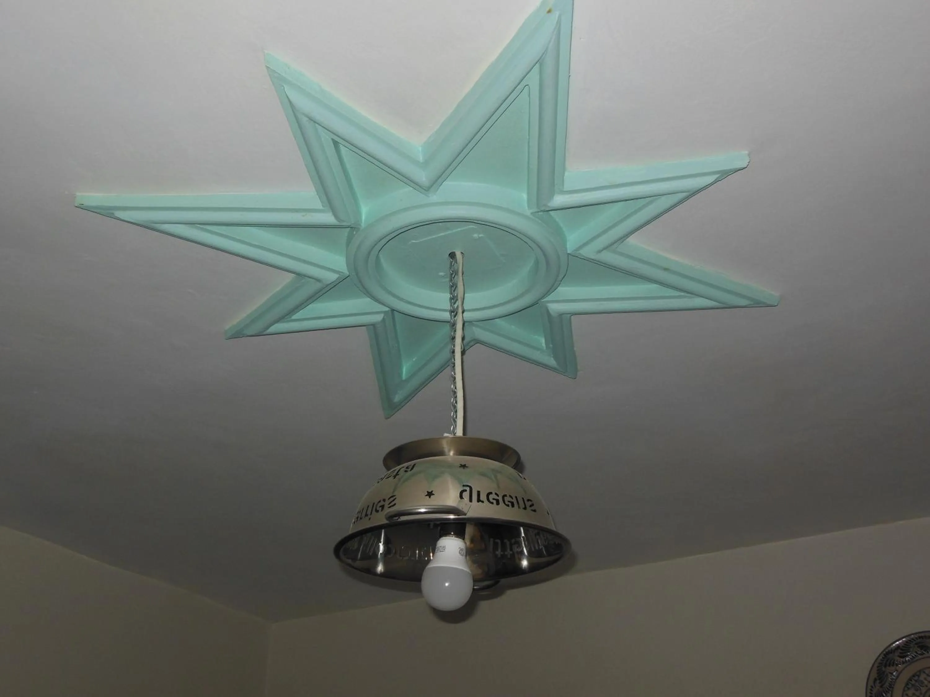 Communal kitchen in Casa El Ombligo de la Luna