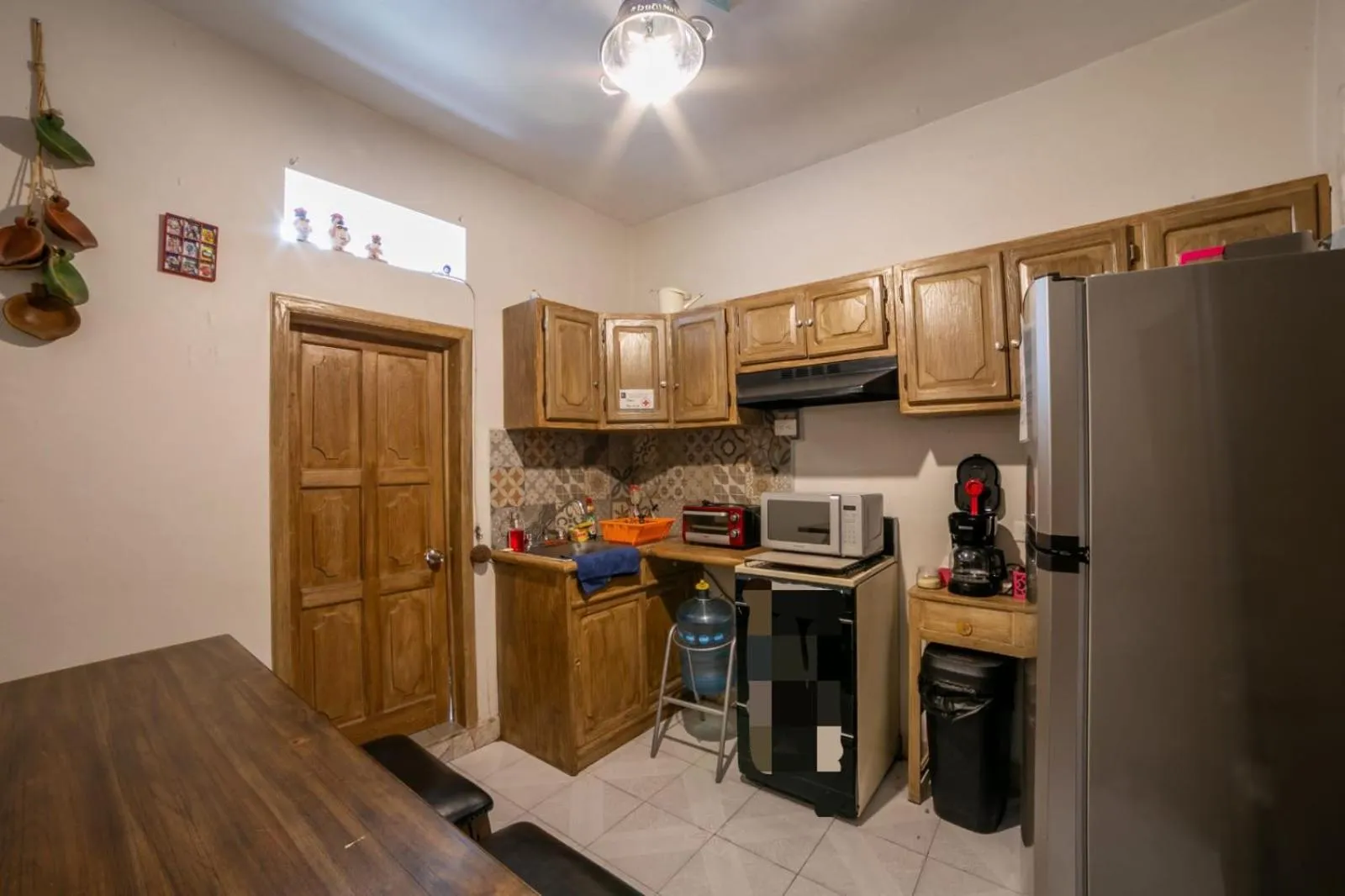 Communal kitchen in Casa El Ombligo de la Luna