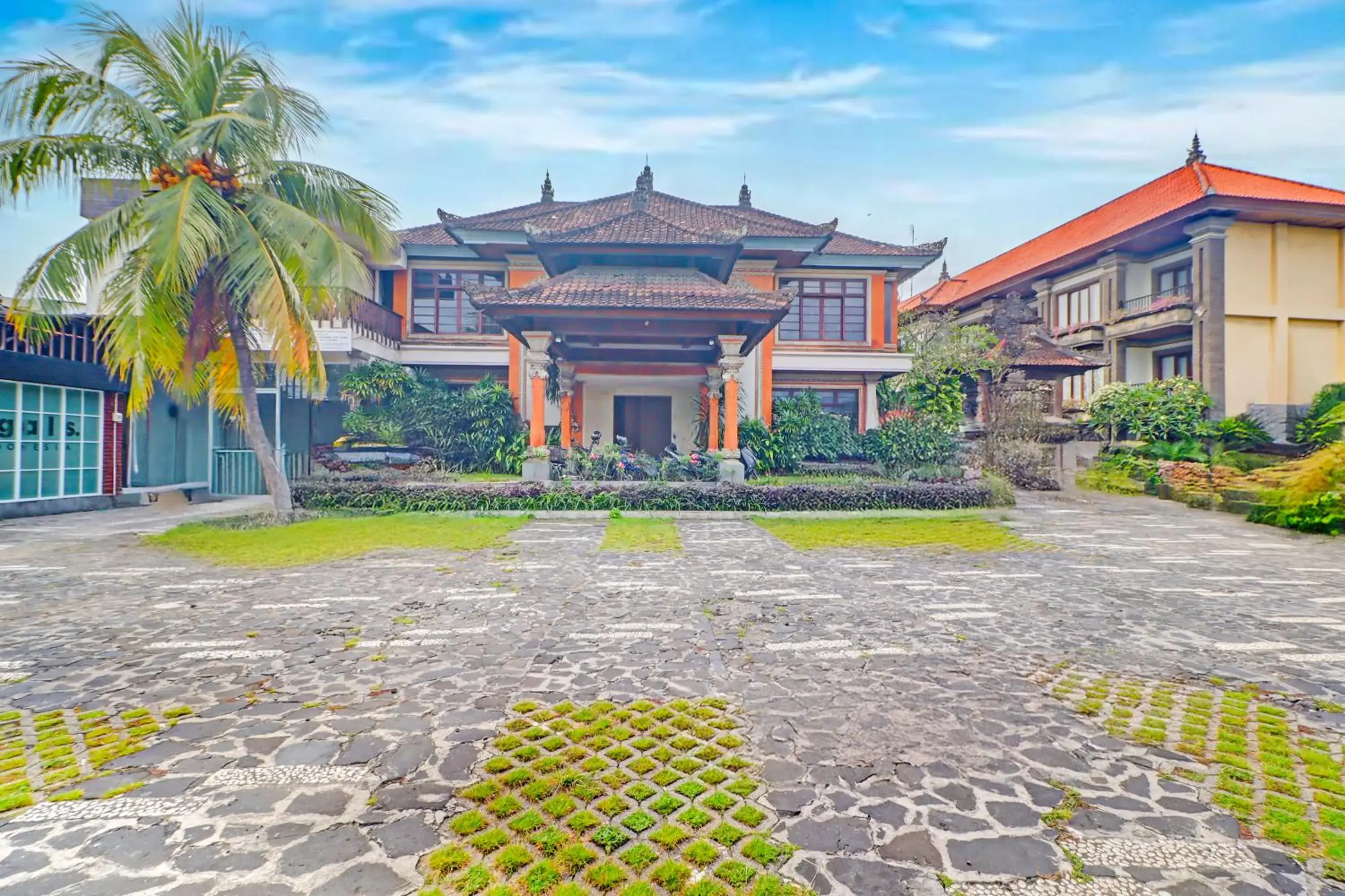 Facade/entrance in Collection O Bali near Sanur Beach formerly Akarsa Transit Facade/entrance in Collection O Bali near Sanur Beach formerly Akarsa Transit