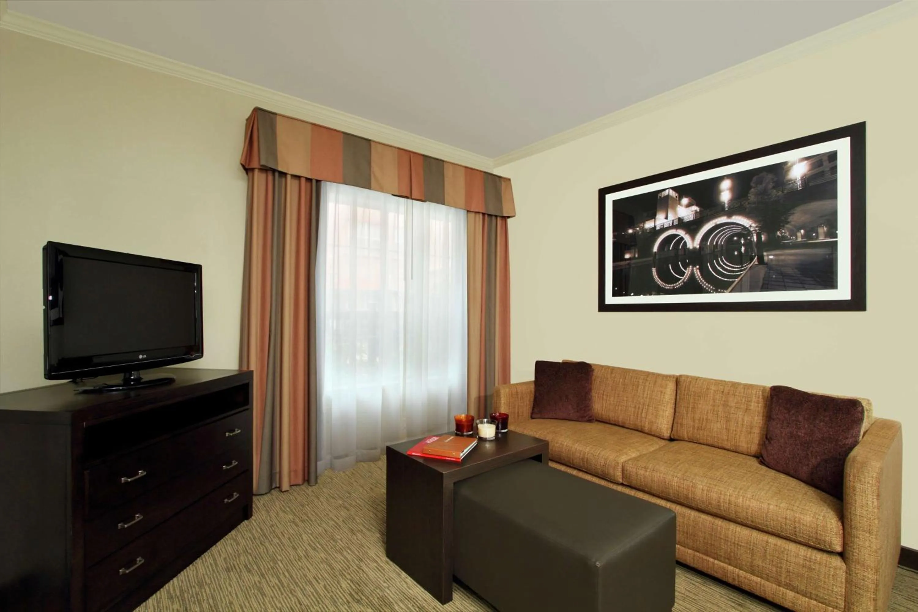 Living room in Homewood Suites by Hilton Houston-Woodlands-Shenandoah