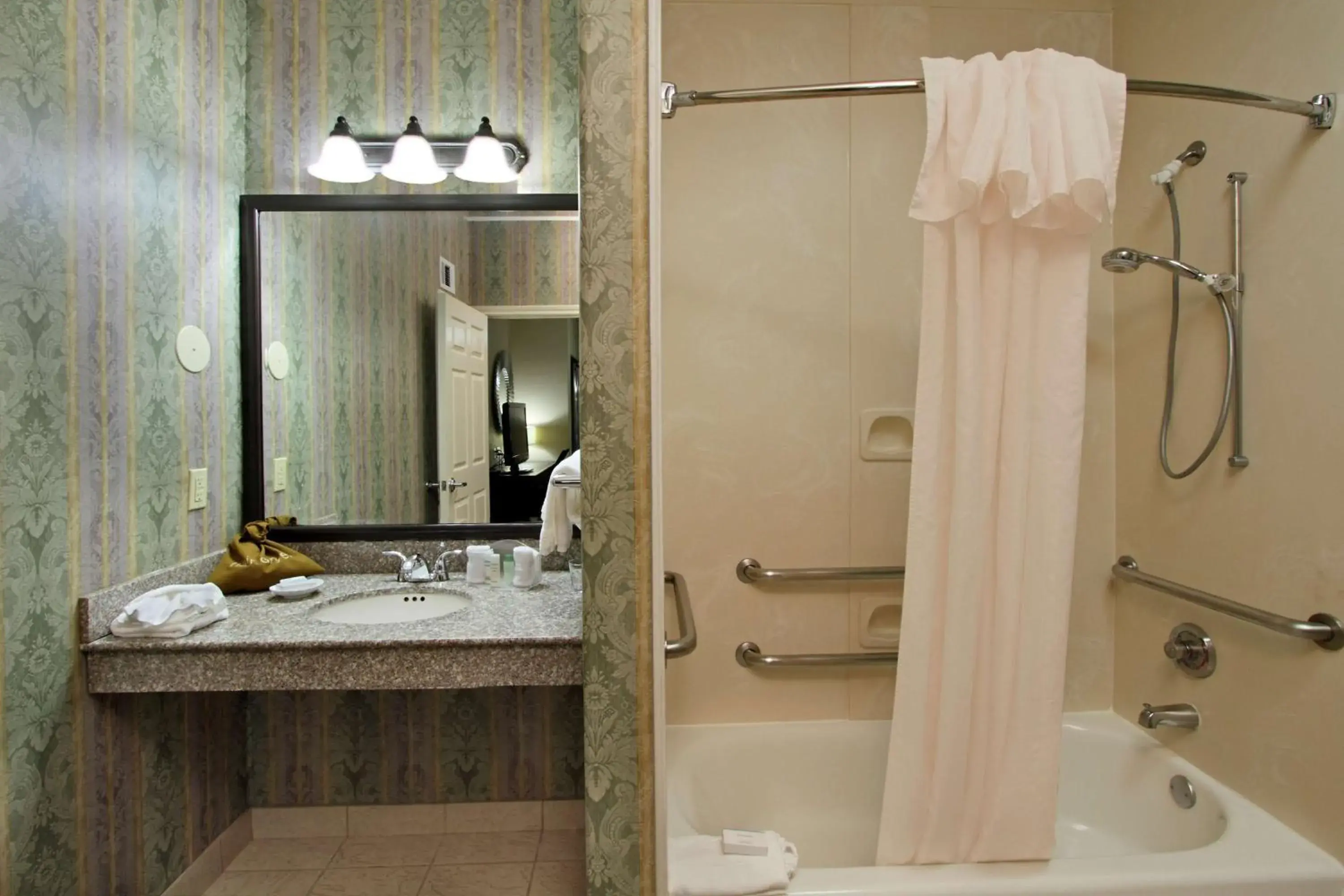 Bathroom in Homewood Suites by Hilton Houston-Woodlands-Shenandoah Bathroom in Homewood Suites by Hilton Houston-Woodlands-Shenandoah