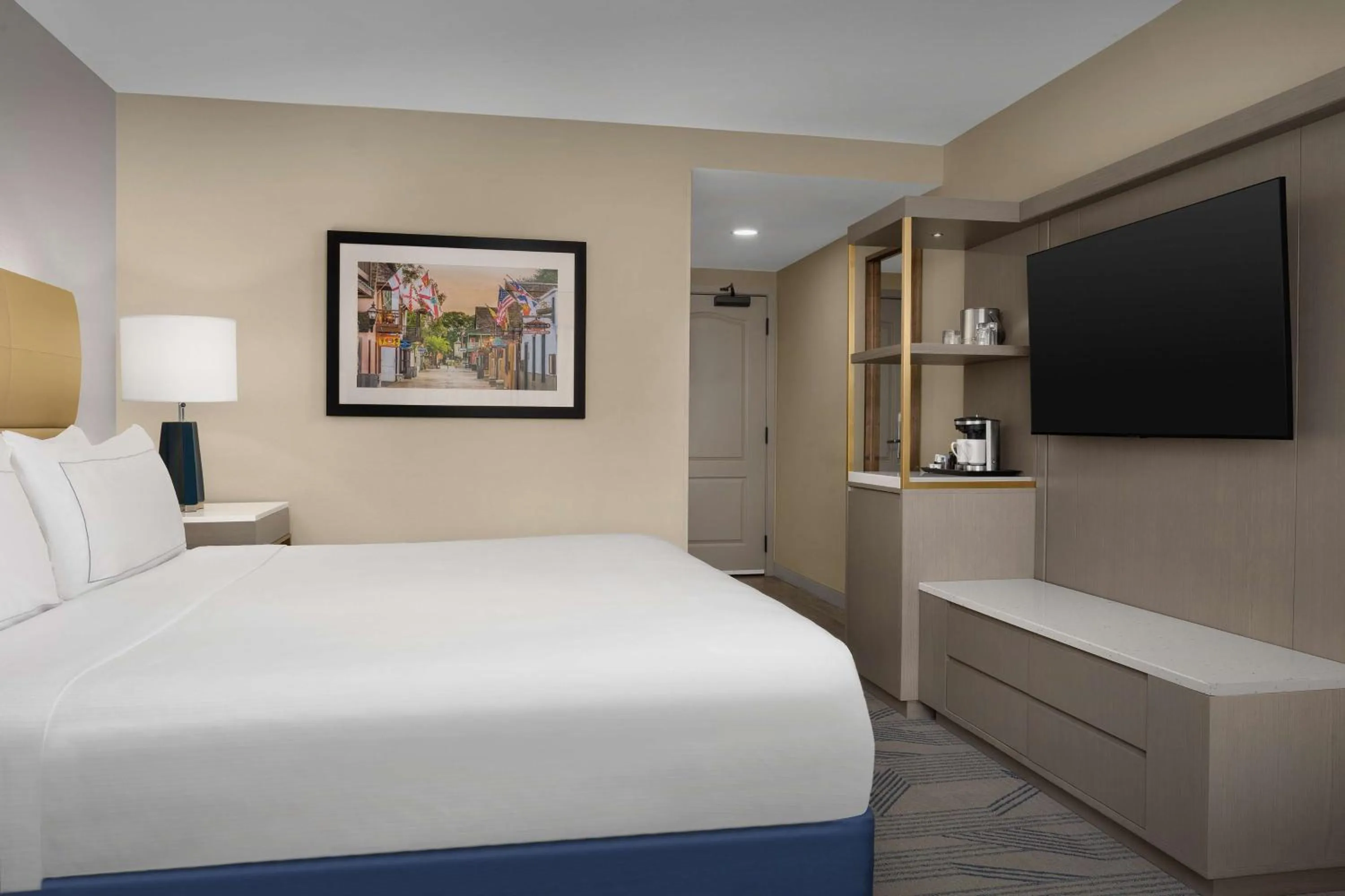 Bed in DoubleTree by Hilton St. Augustine Historic District