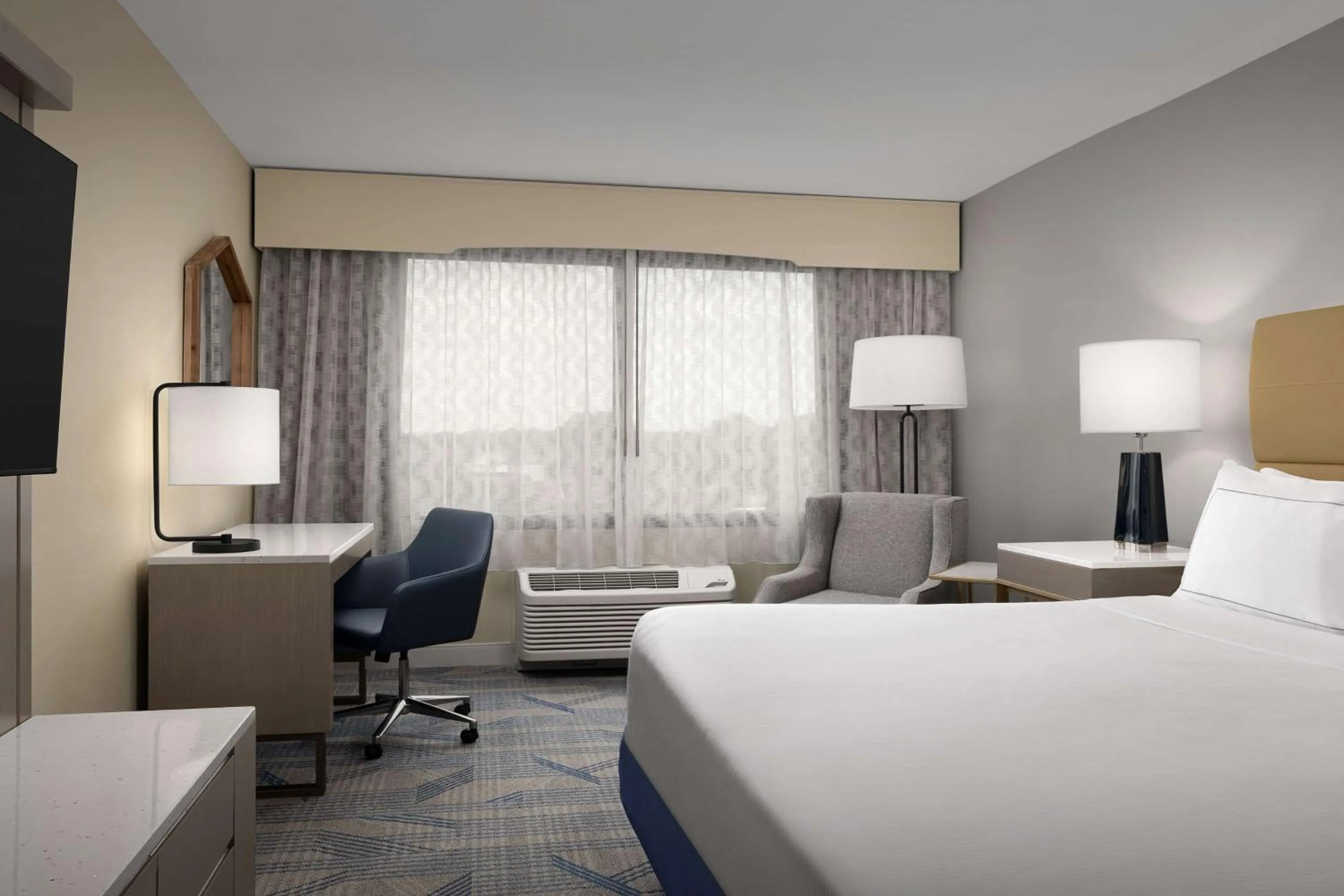 Bedroom, Bed in DoubleTree by Hilton St. Augustine Historic District