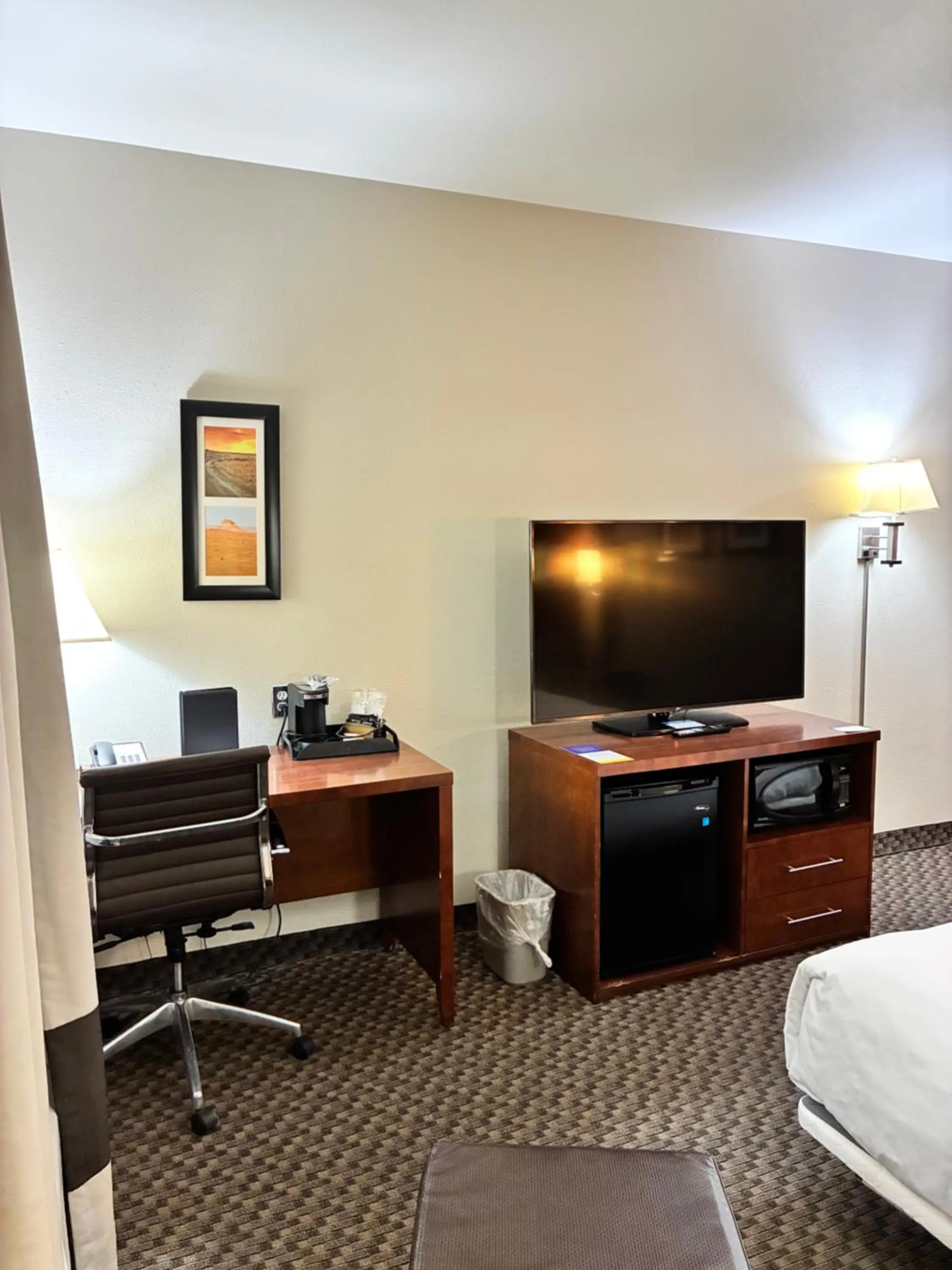 Evening entertainment, Bed in Comfort Inn & Suites Sterling