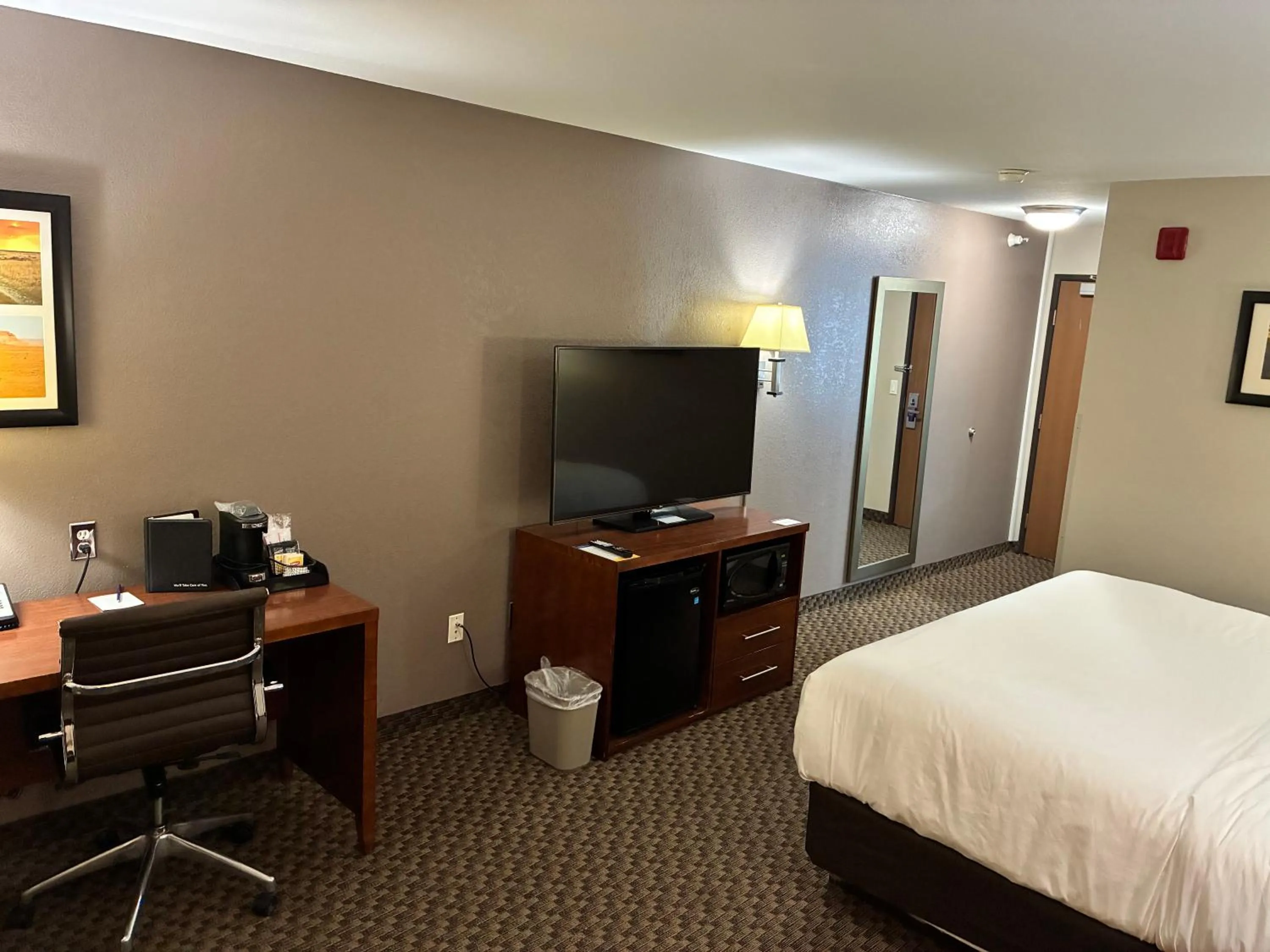 Evening entertainment, Bed in Comfort Inn & Suites Sterling