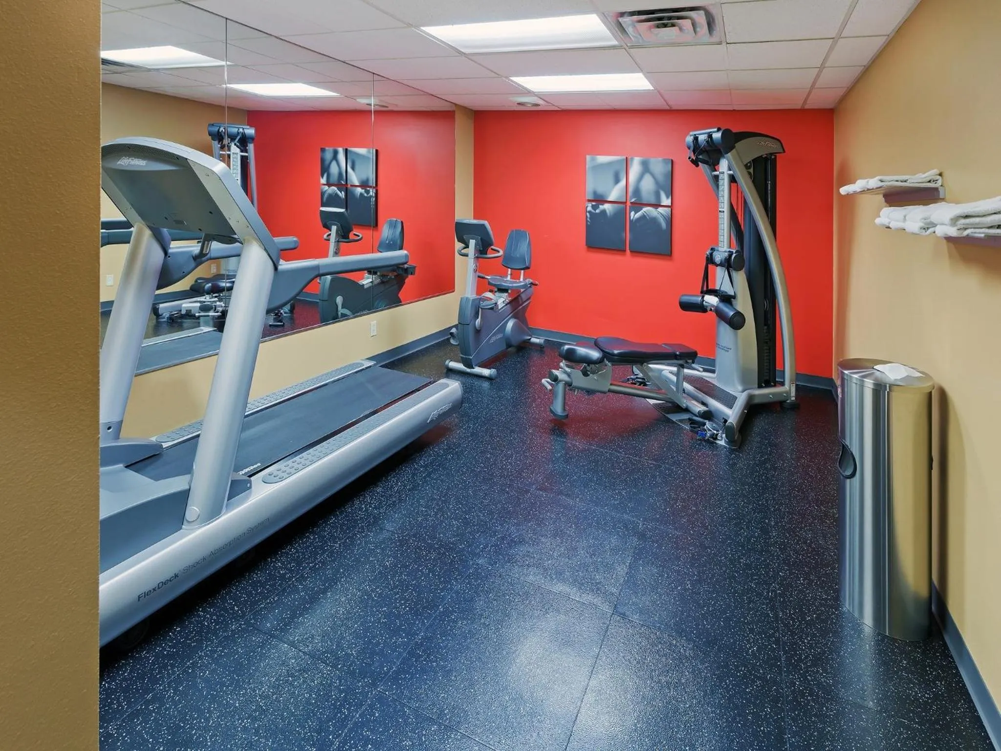 Fitness centre/facilities in Country Inn & Suites by Radisson, Oklahoma City at Northwest Expressway, OK