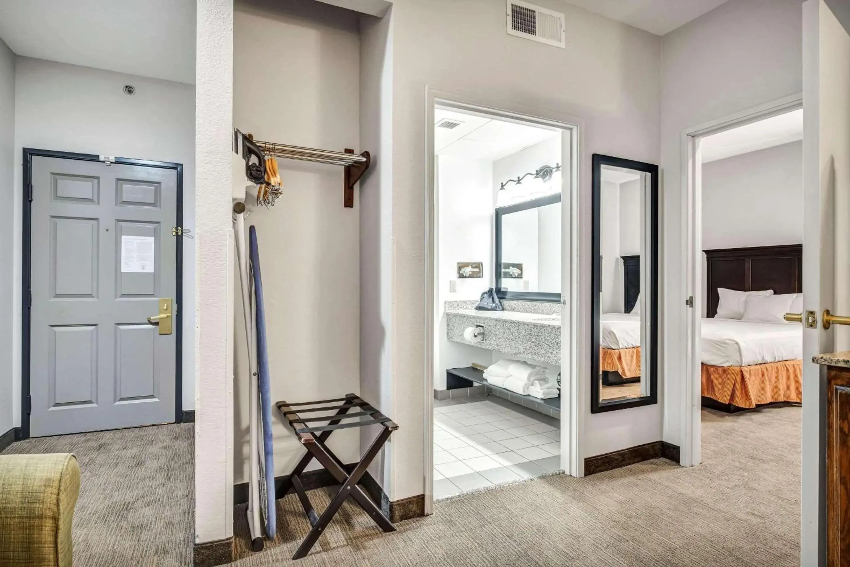 Bedroom, Bed in Country Inn & Suites by Radisson, Oklahoma City at Northwest Expressway, OK Bedroom, Bed in Country Inn & Suites by Radisson, Oklahoma City at Northwest Expressway, OK