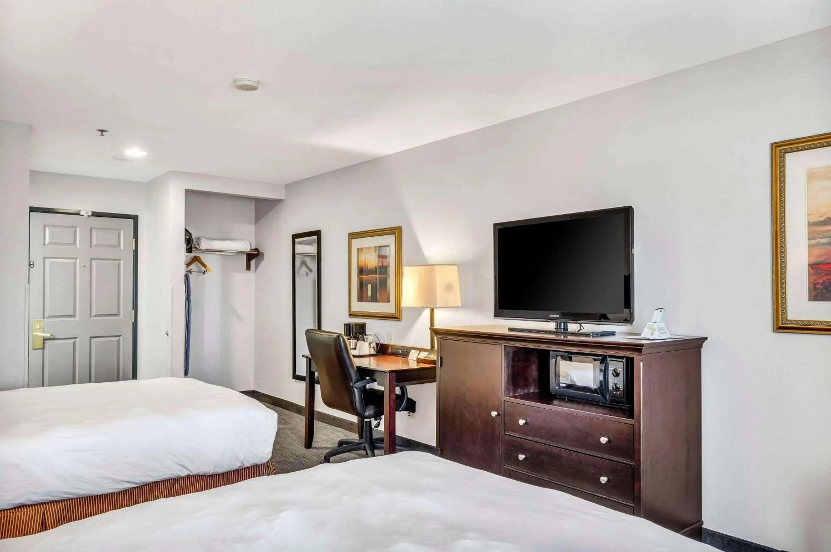 Bedroom, Bed in Country Inn & Suites by Radisson, Oklahoma City at Northwest Expressway, OK