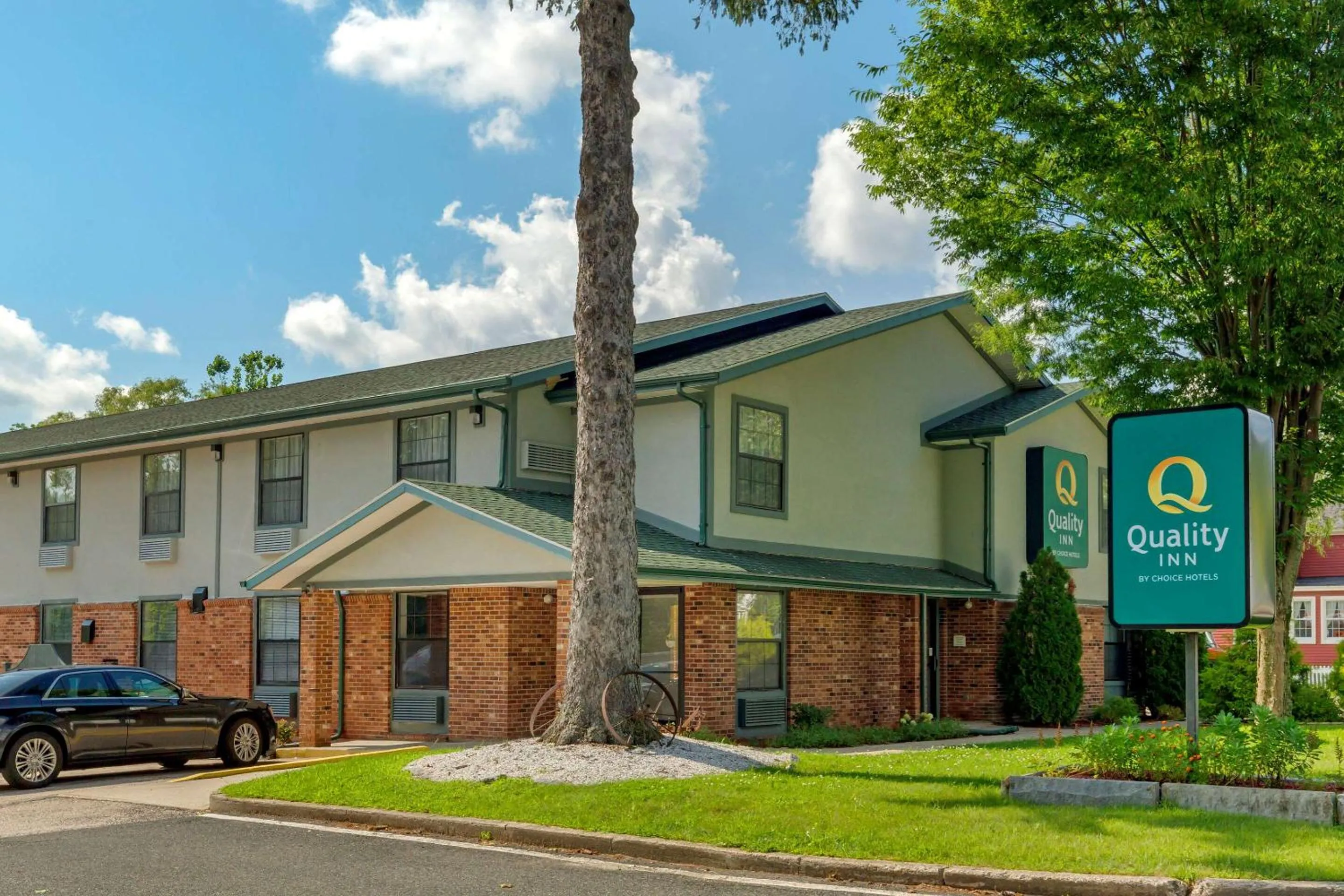 Property building in Quality Inn