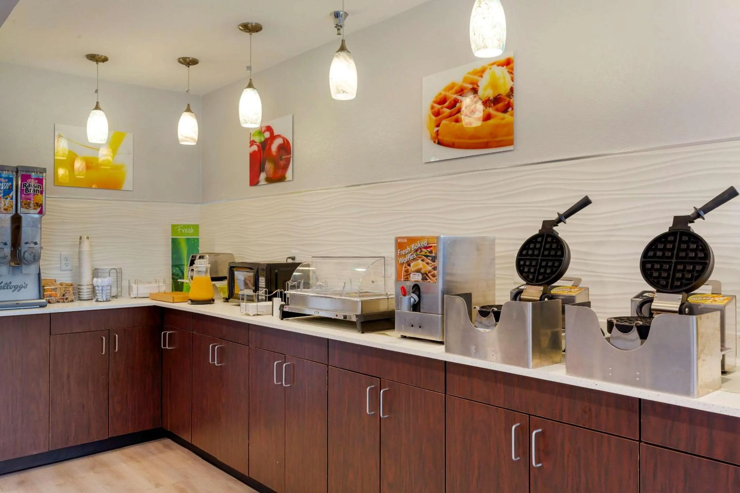 Restaurant/places to eat in Quality Inn