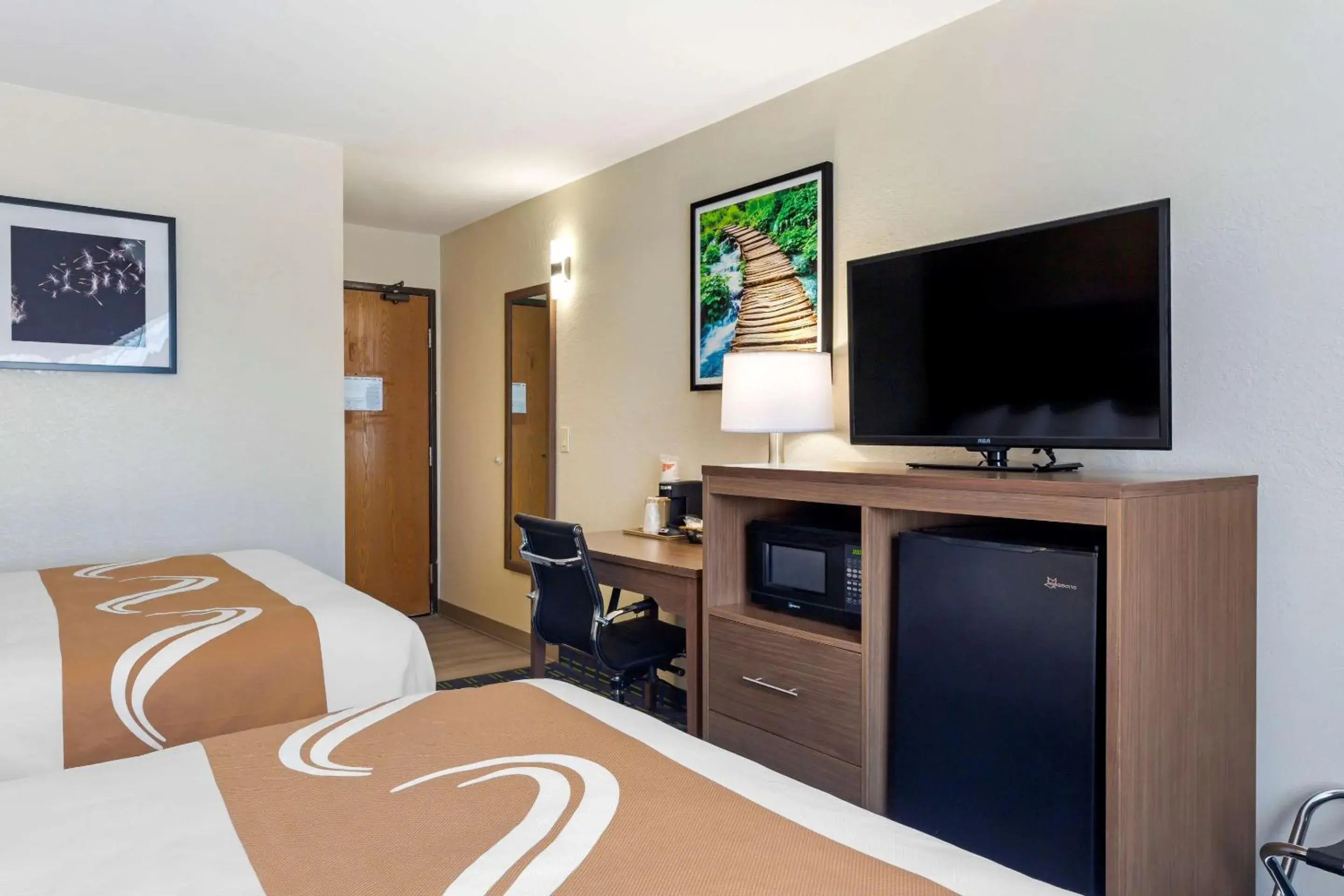 Photo of the whole room, Bed in Quality Inn Photo of the whole room, Bed in Quality Inn