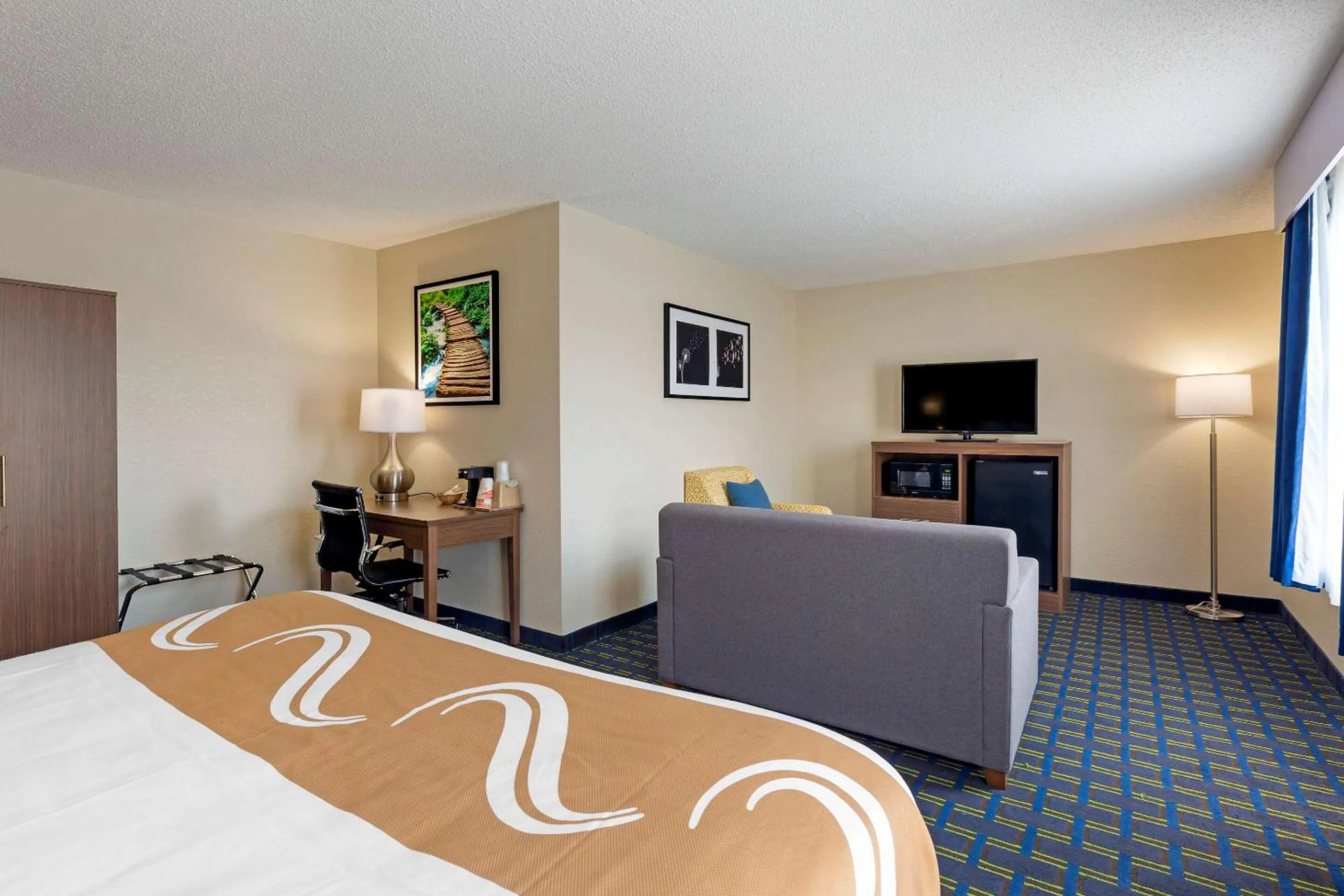 Photo of the whole room, Bed in Quality Inn