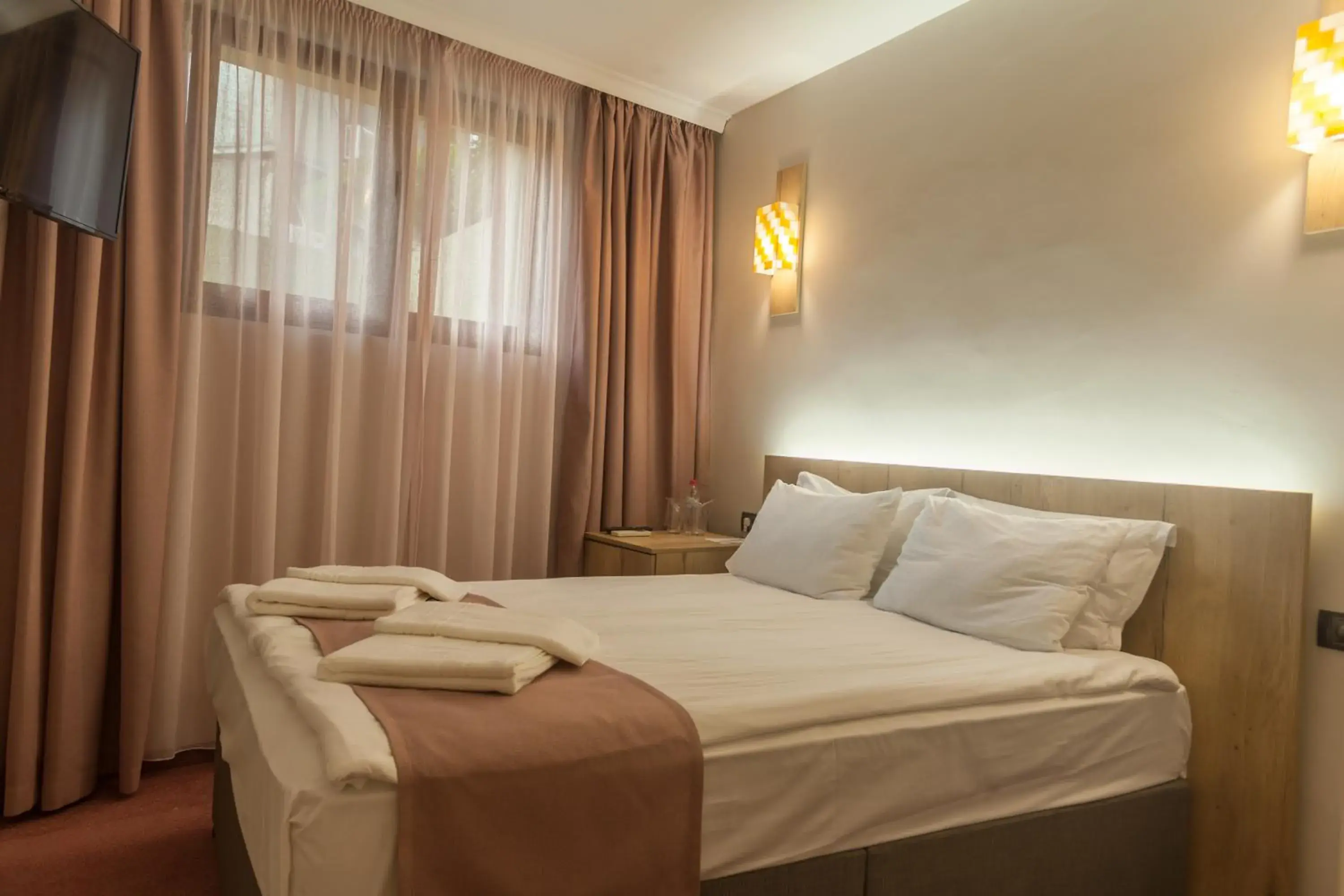 Budget Double Room in Hugo Hotel Budget Double Room in Hugo Hotel