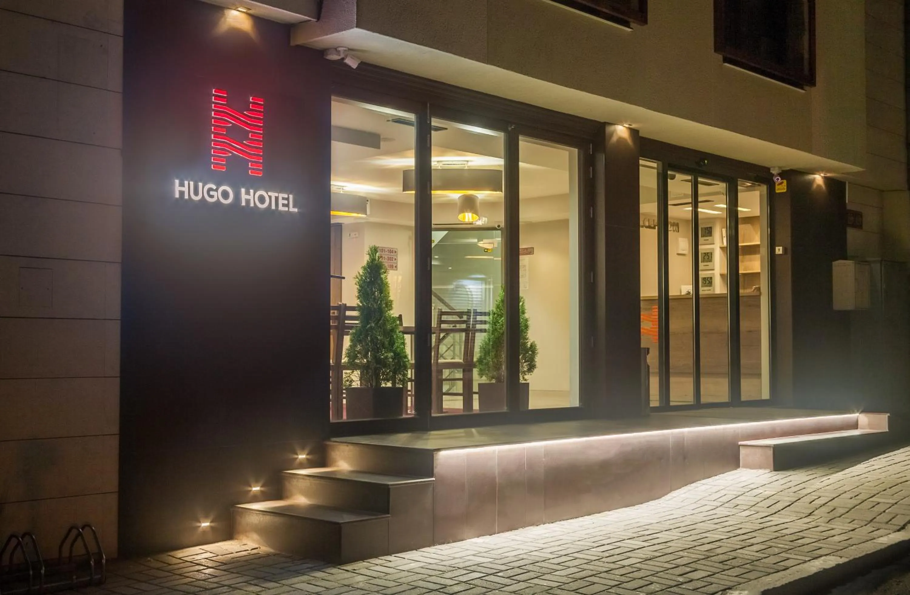Facade/entrance in Hugo Hotel