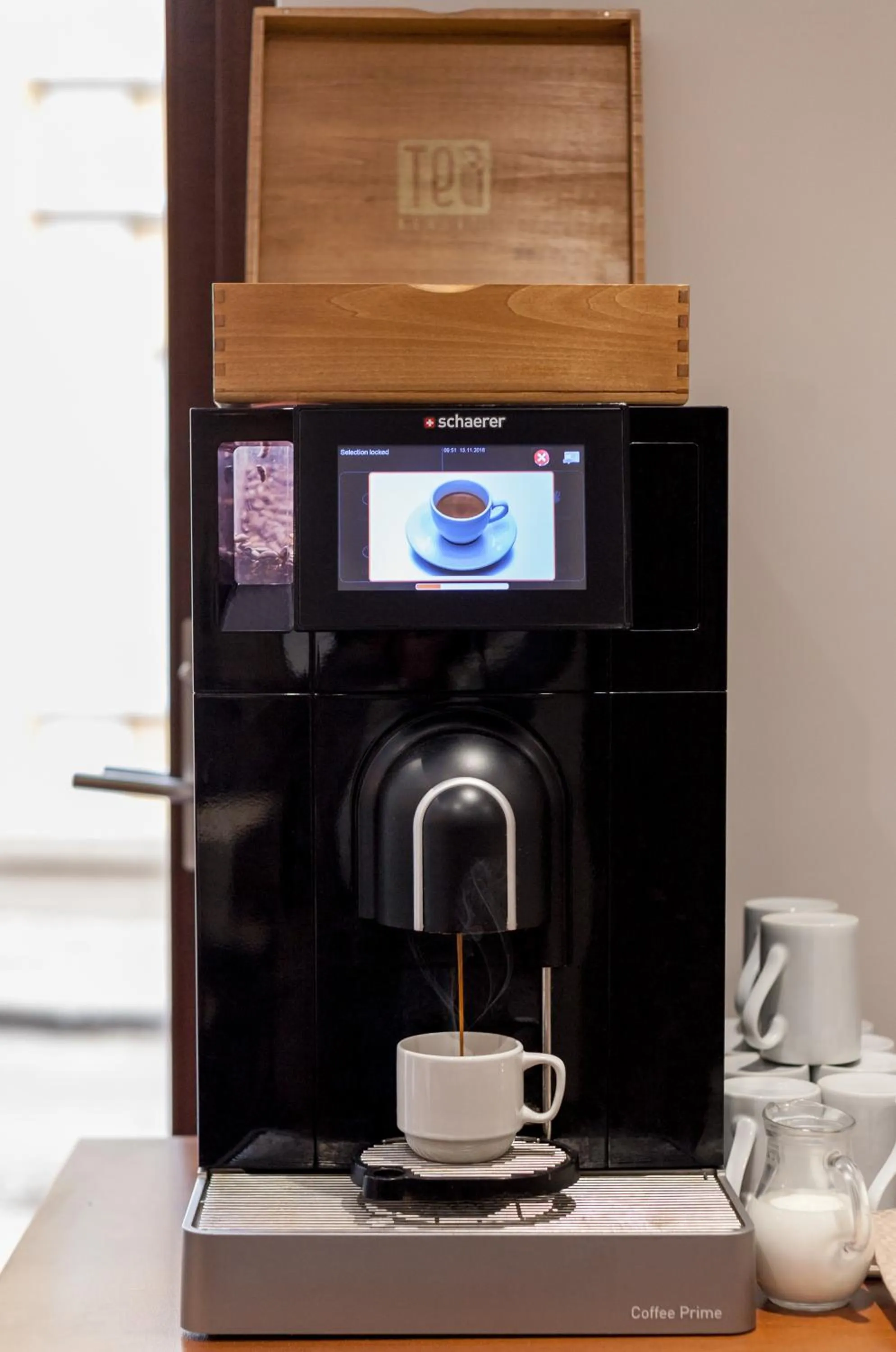 Coffee/tea facilities in Hugo Hotel