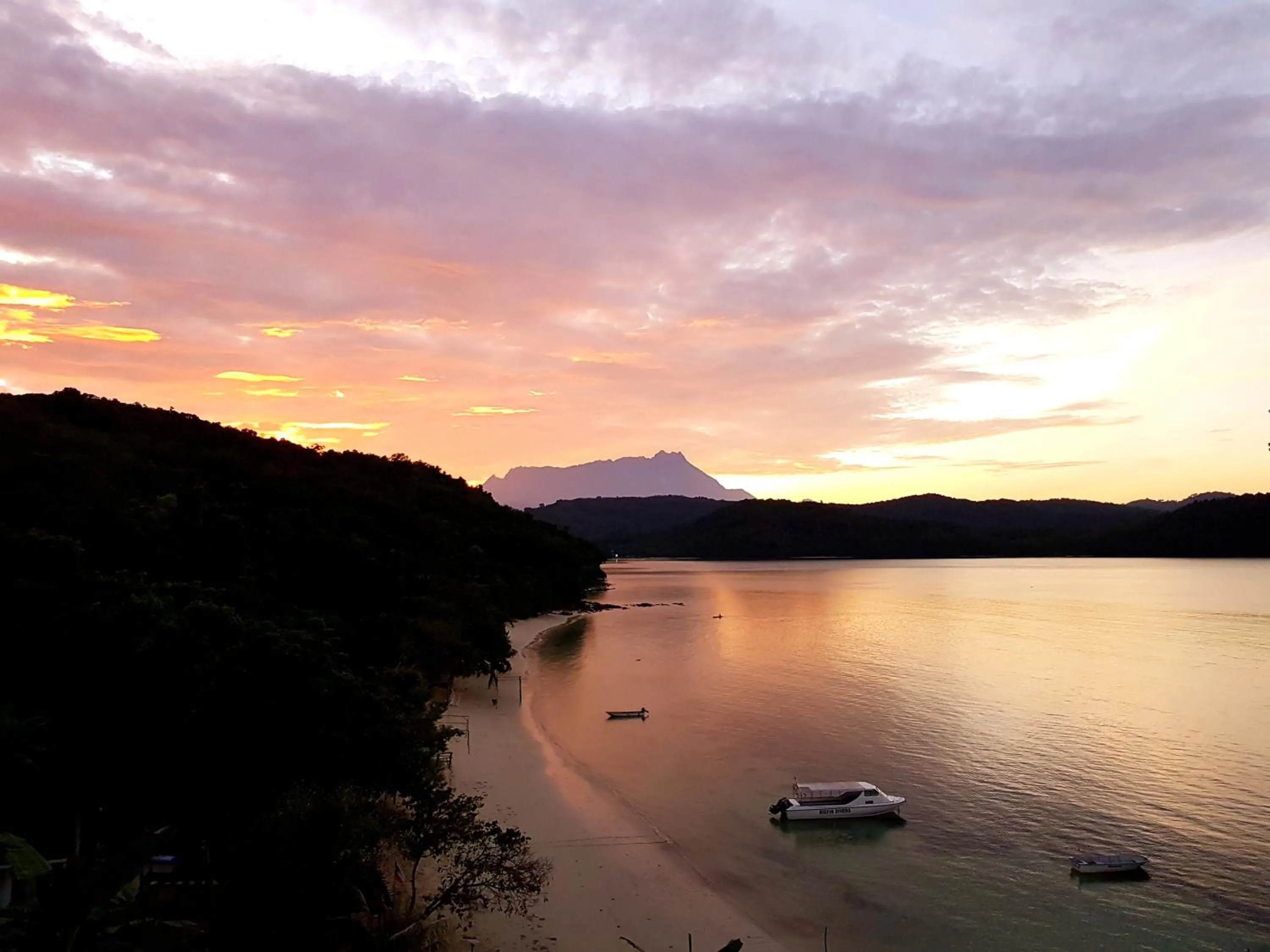 Mountain view in Bigfin beach resort