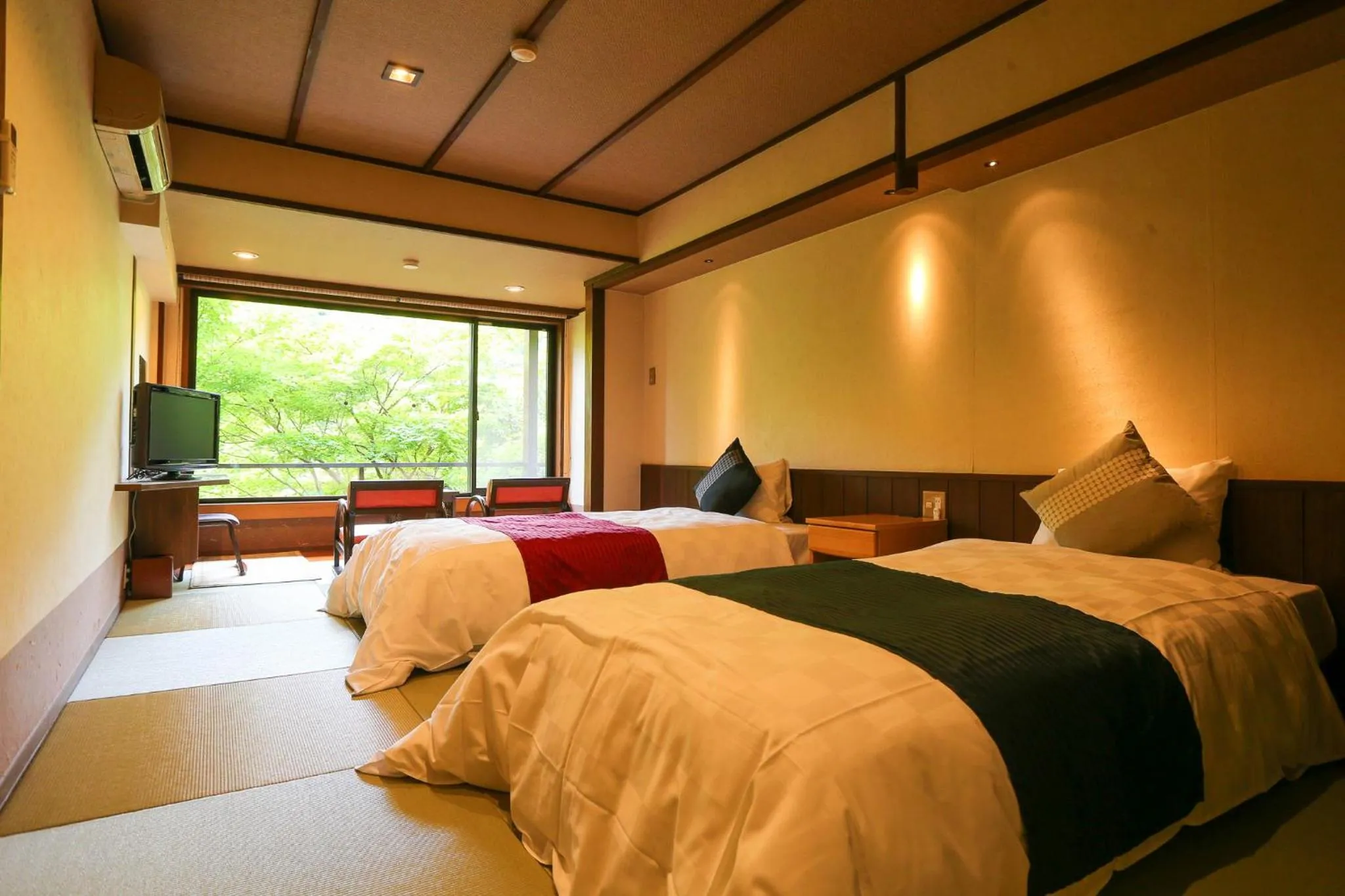 Bedroom, Bed in Momijiya Honkan Takaosansou