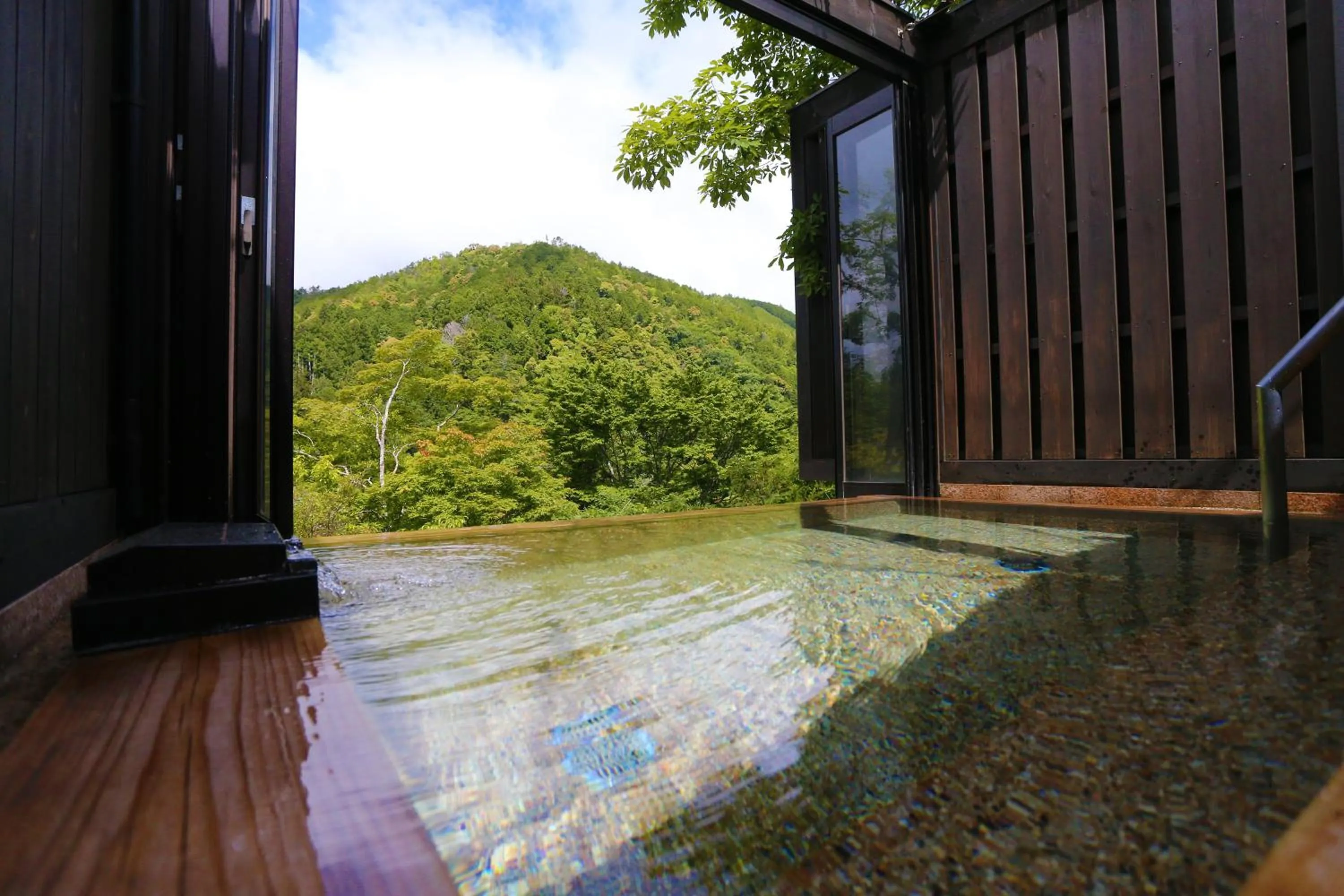 Open Air Bath in Momijiya Honkan Takaosansou
