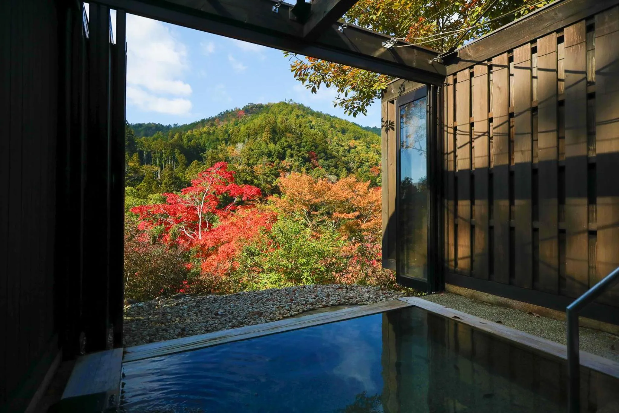 Open Air Bath in Momijiya Honkan Takaosansou