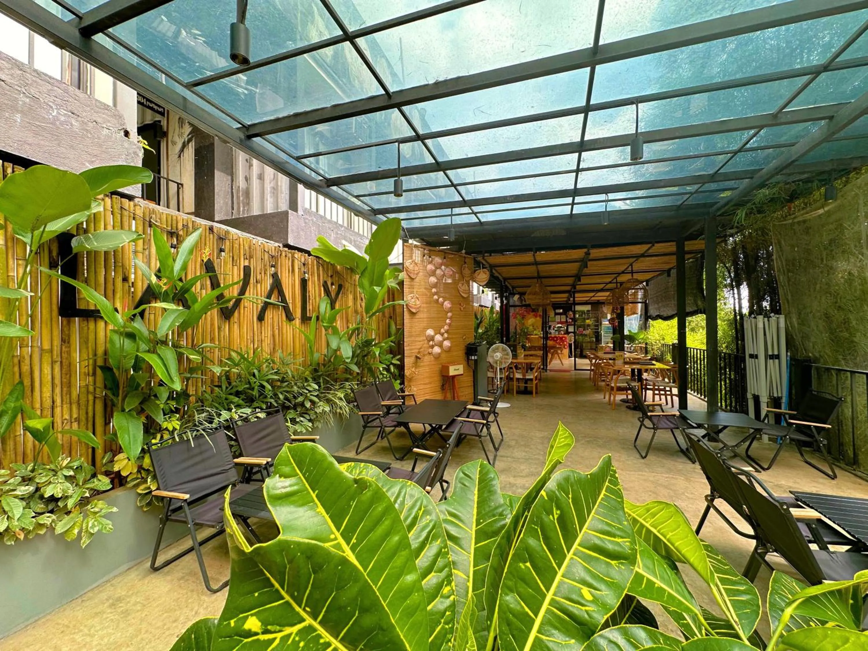 Restaurant/places to eat in Containers by Eco Hotels