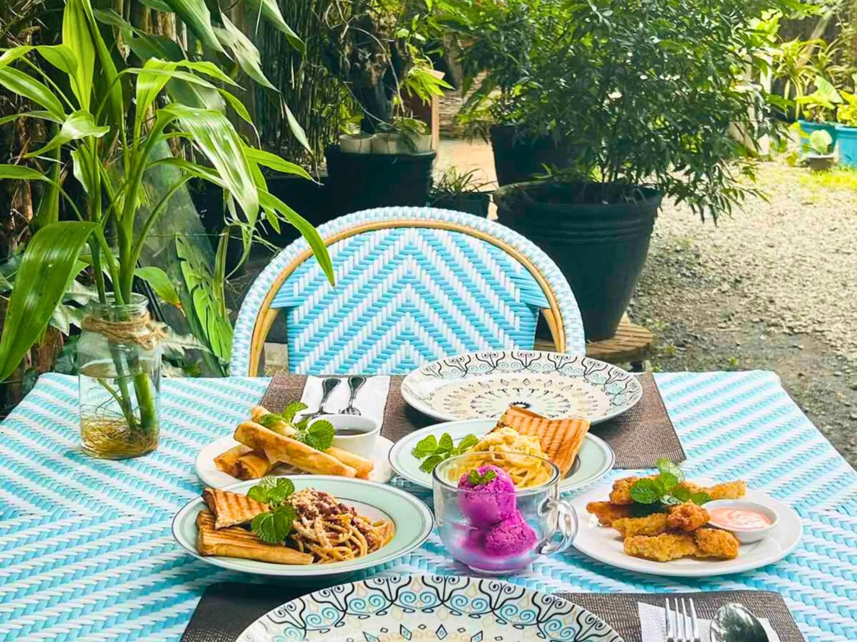 Food in Containers by Eco Hotels