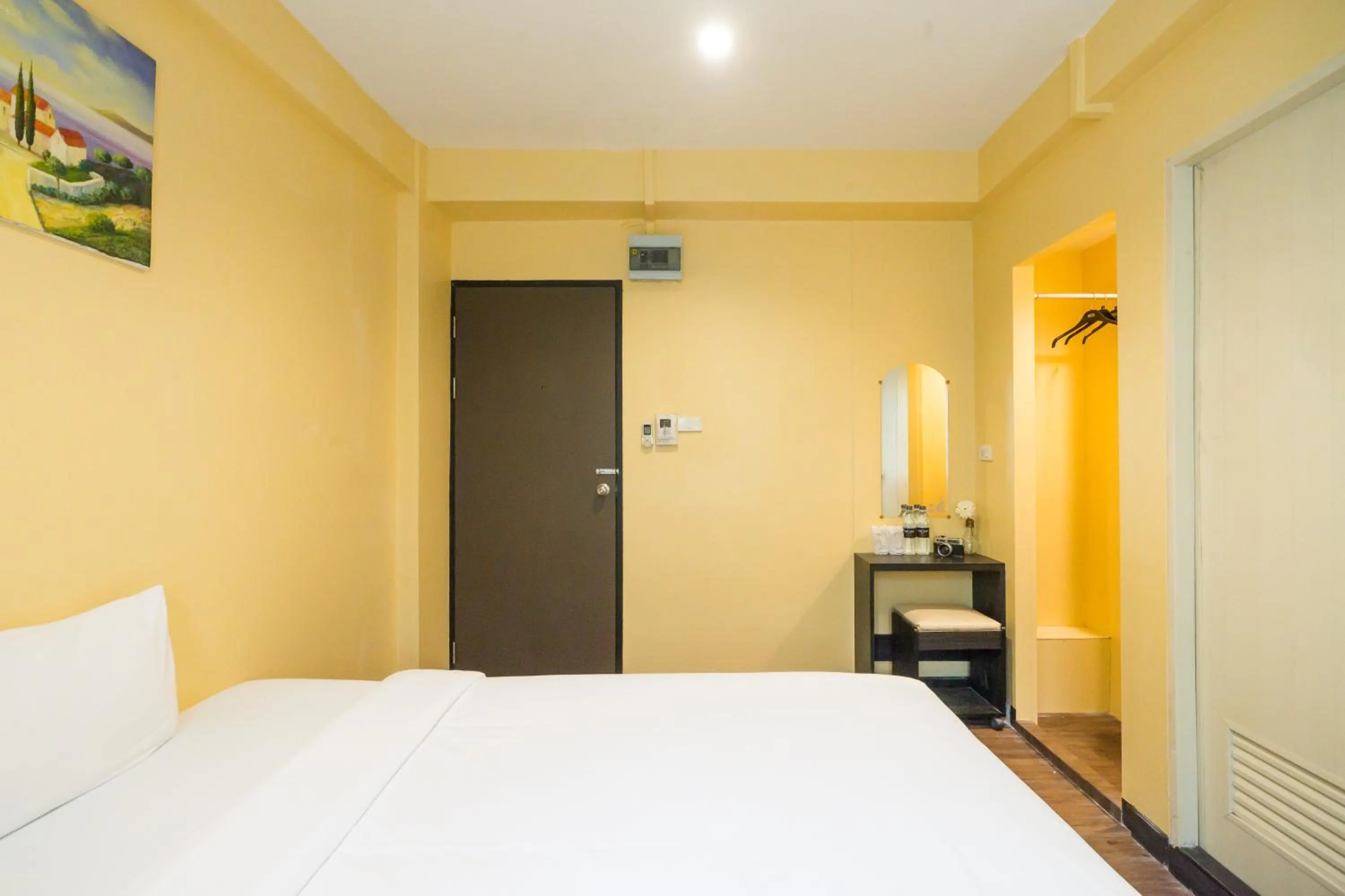 Bedroom, Bed in The Corner Ratchada