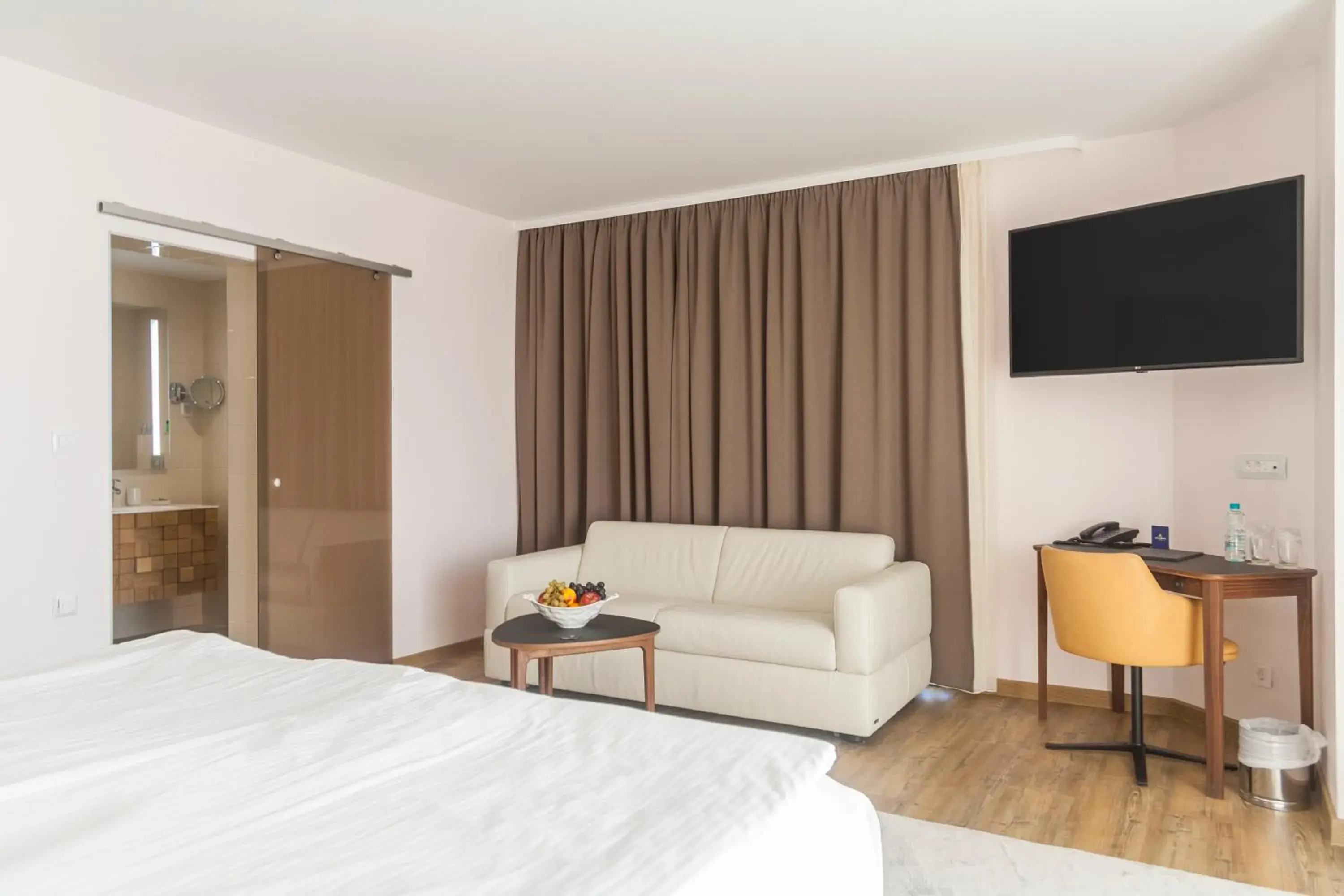 Deluxe Apartment with Balcony and Sea View in Amiral Hotel Deluxe Apartment with Balcony and Sea View in Amiral Hotel