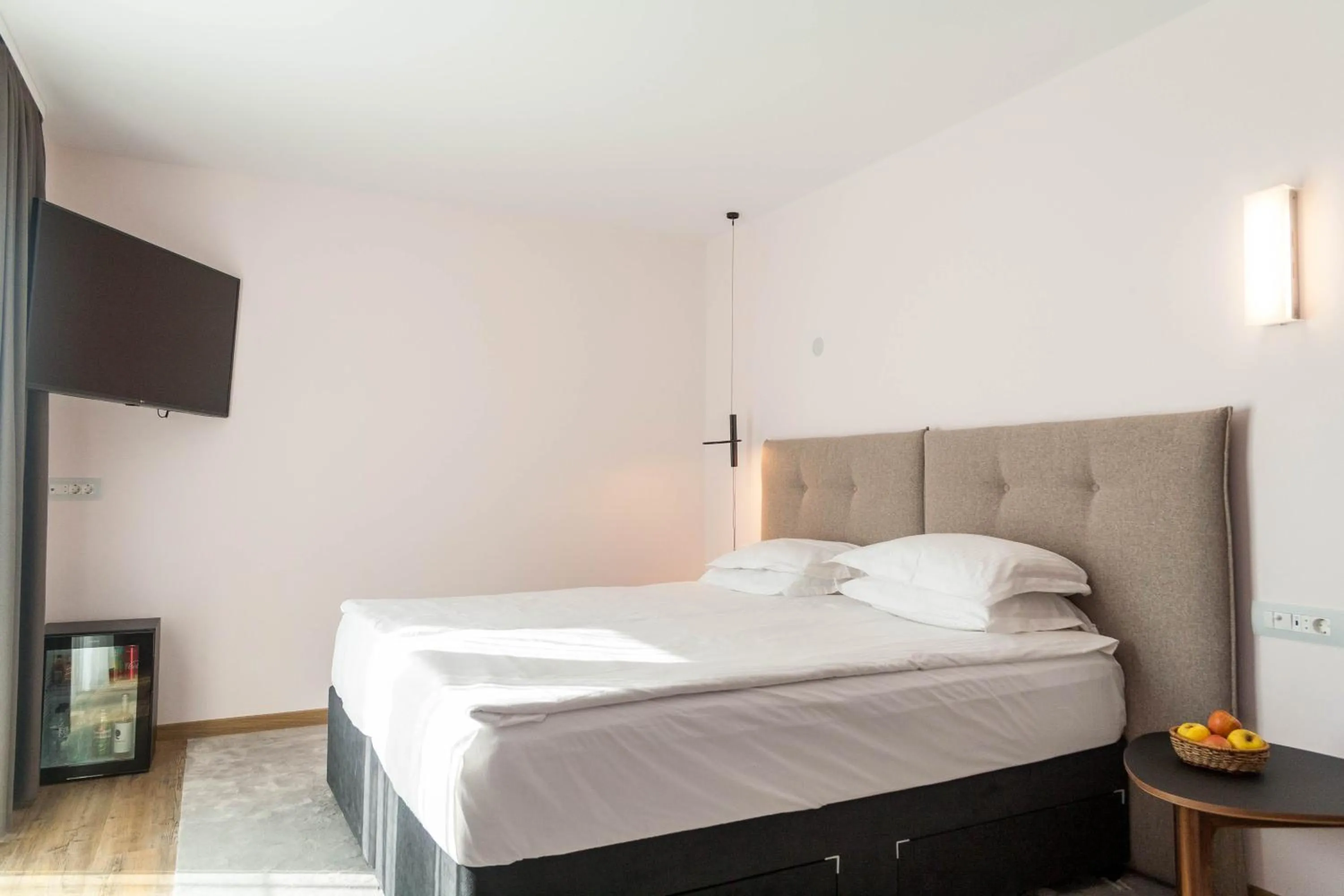 Photo of the whole room, Bed in Amiral Hotel