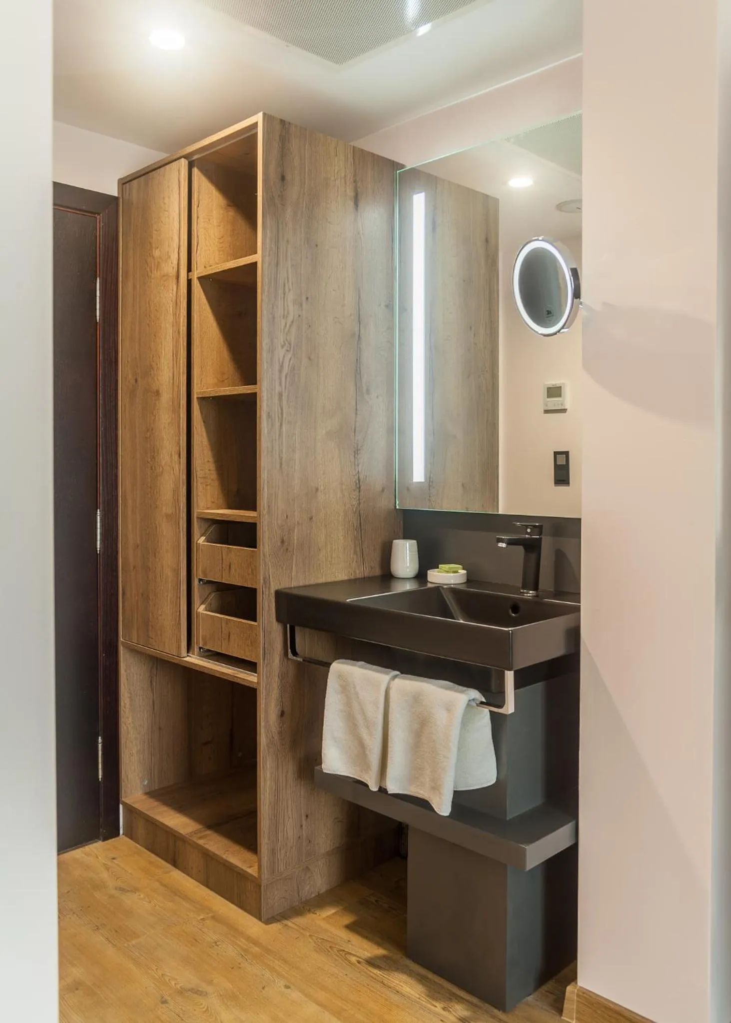 Photo of the whole room in Amiral Hotel