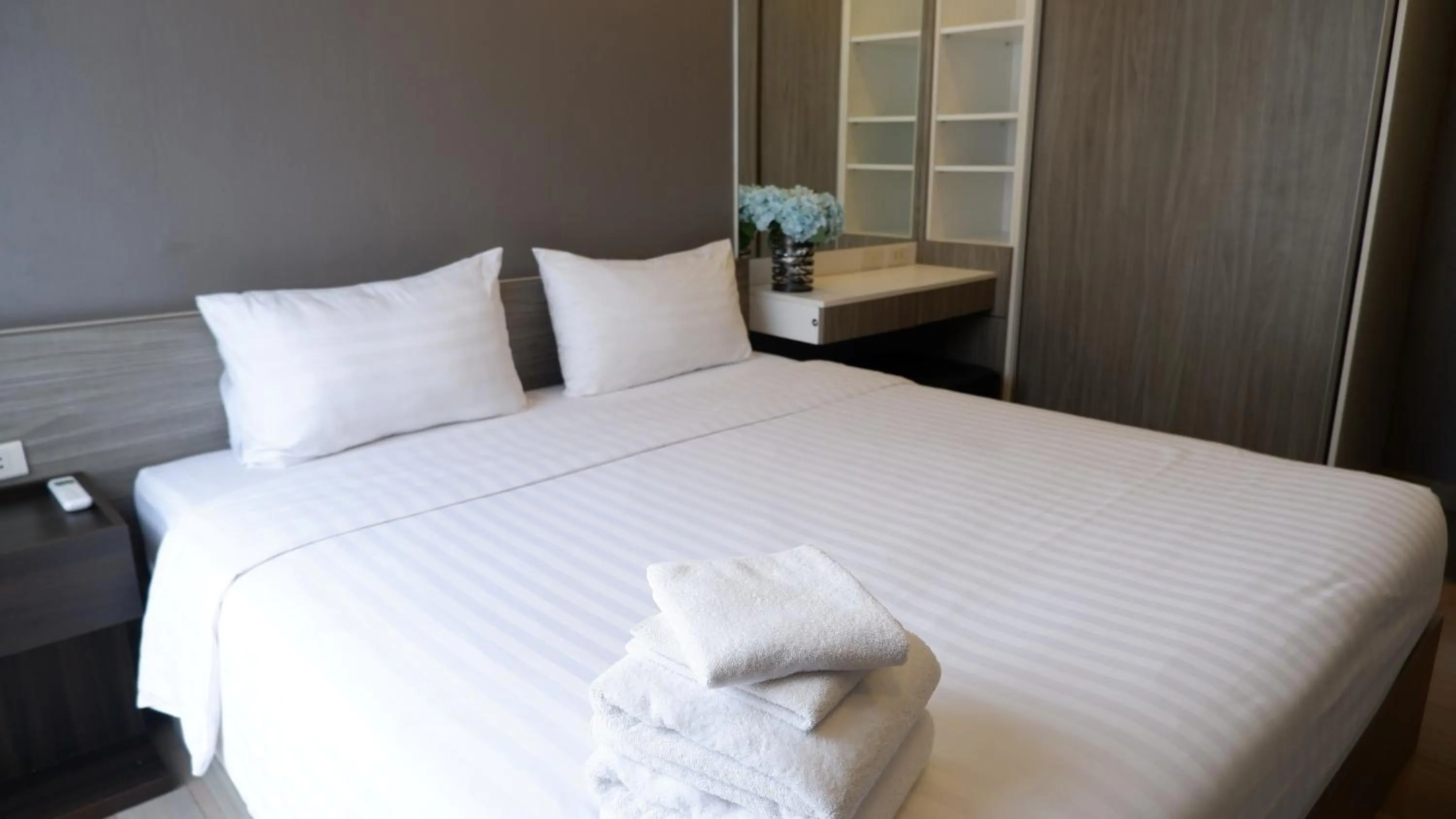 Bedroom, Bed in 18 Residence