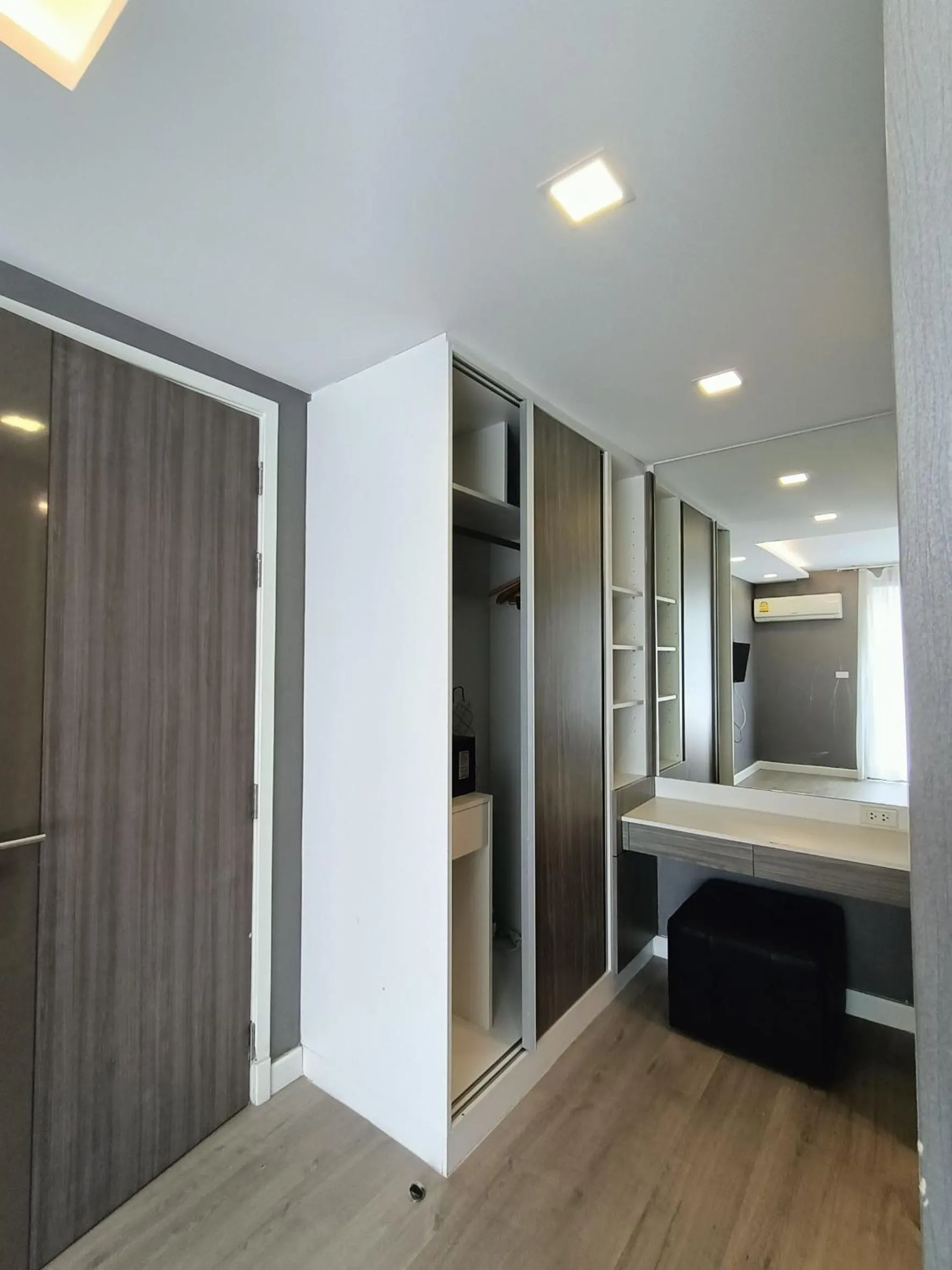 Area and facilities in 18 Residence