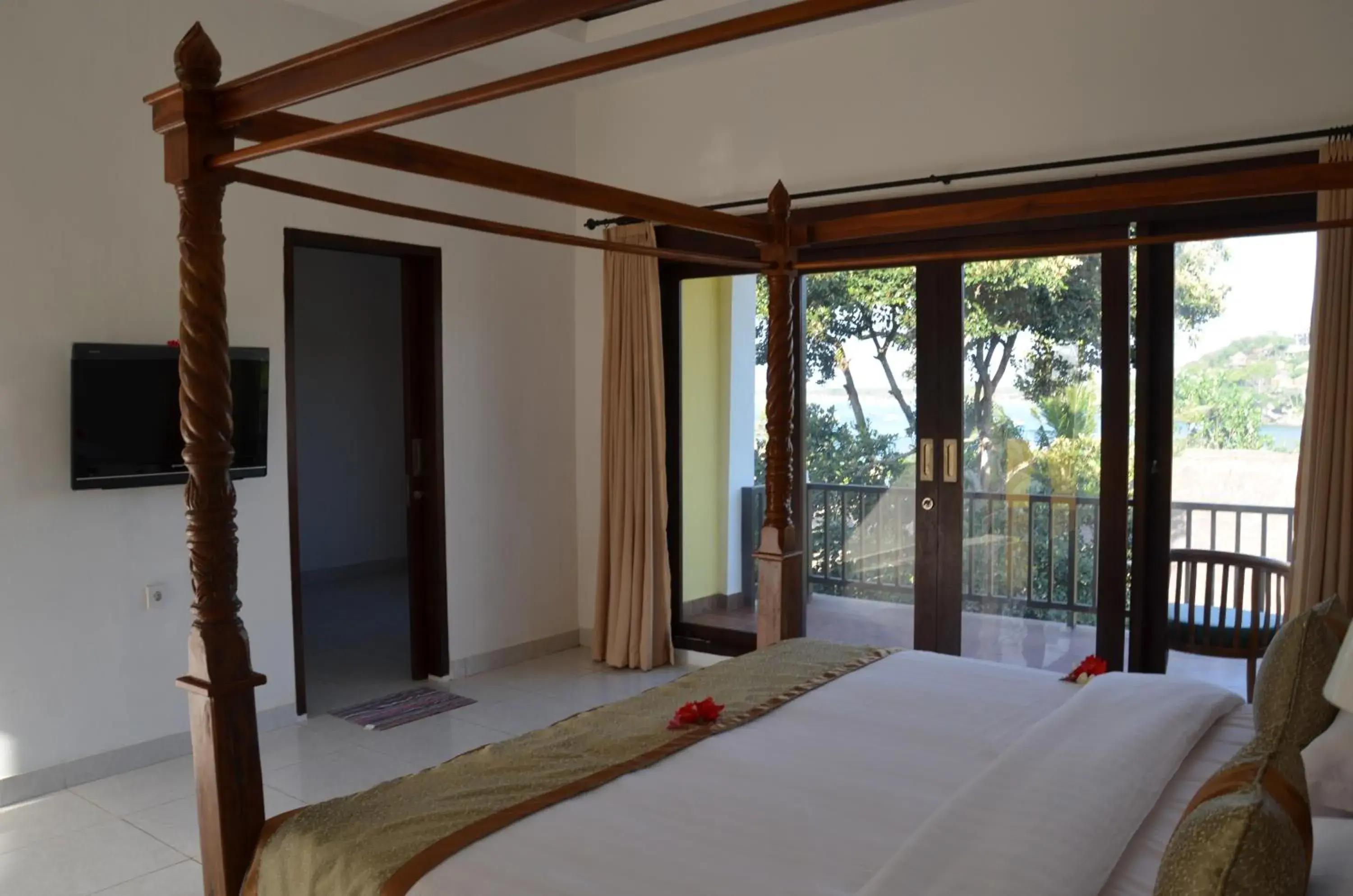 Family Room with Balcony in Tamarind Beach Bungalow Family Room with Balcony in Tamarind Beach Bungalow