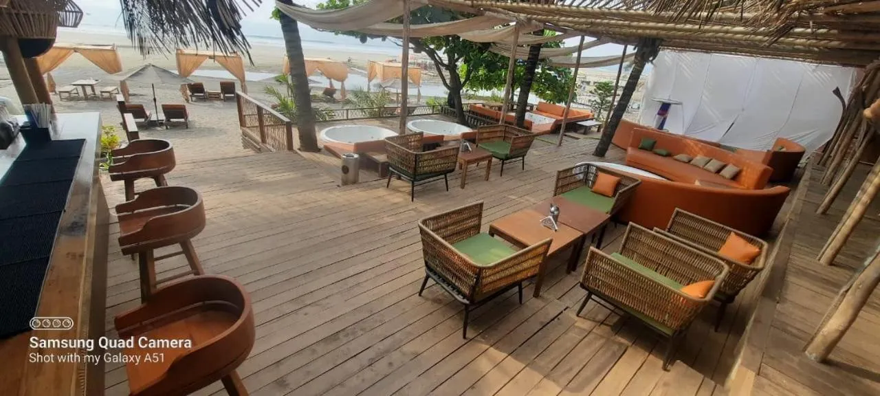 Restaurant/places to eat in SinQ Beach Morjim