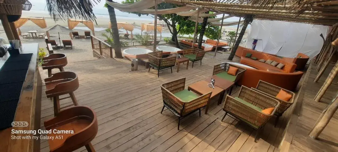 Restaurant/places to eat in SinQ Beach Morjim Restaurant/places to eat in SinQ Beach Morjim
